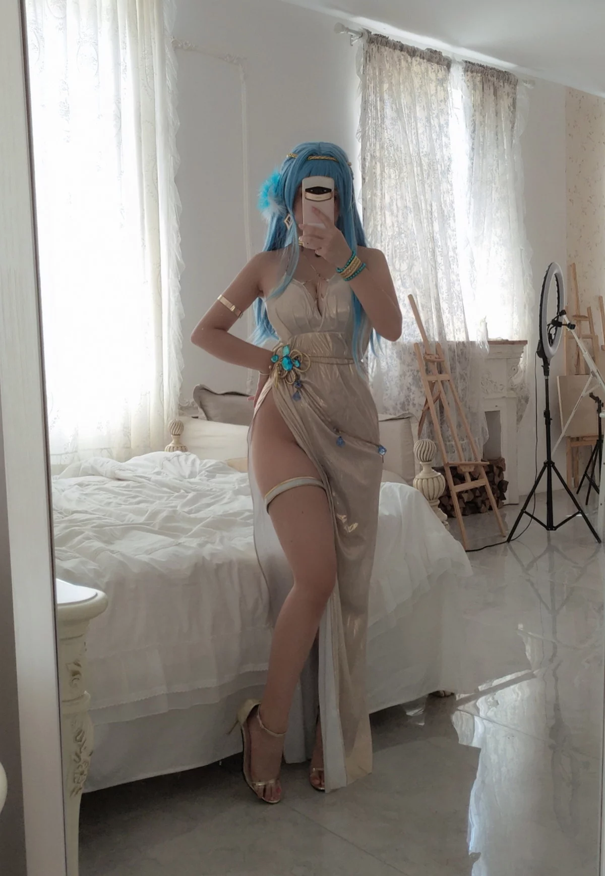 Cosplay美女日奈娇海伦礼服主题私房性感银白色礼裙半撩秀翘臀美腿诱惑写真46P
