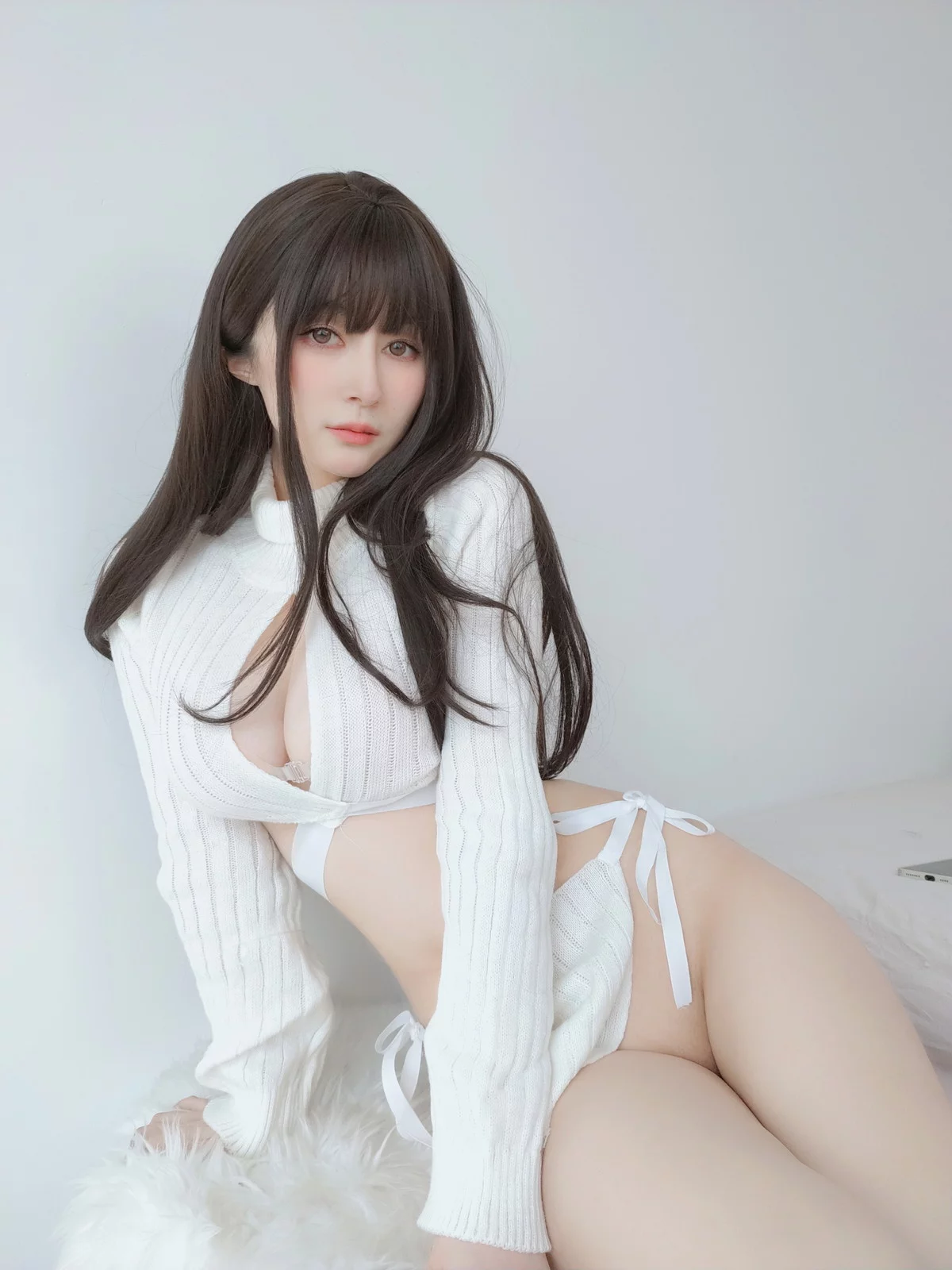 Coser小姐姐白银81白色毛衣主题私房性感白色针织毛衣半脱秀丰满身材诱惑写真69P