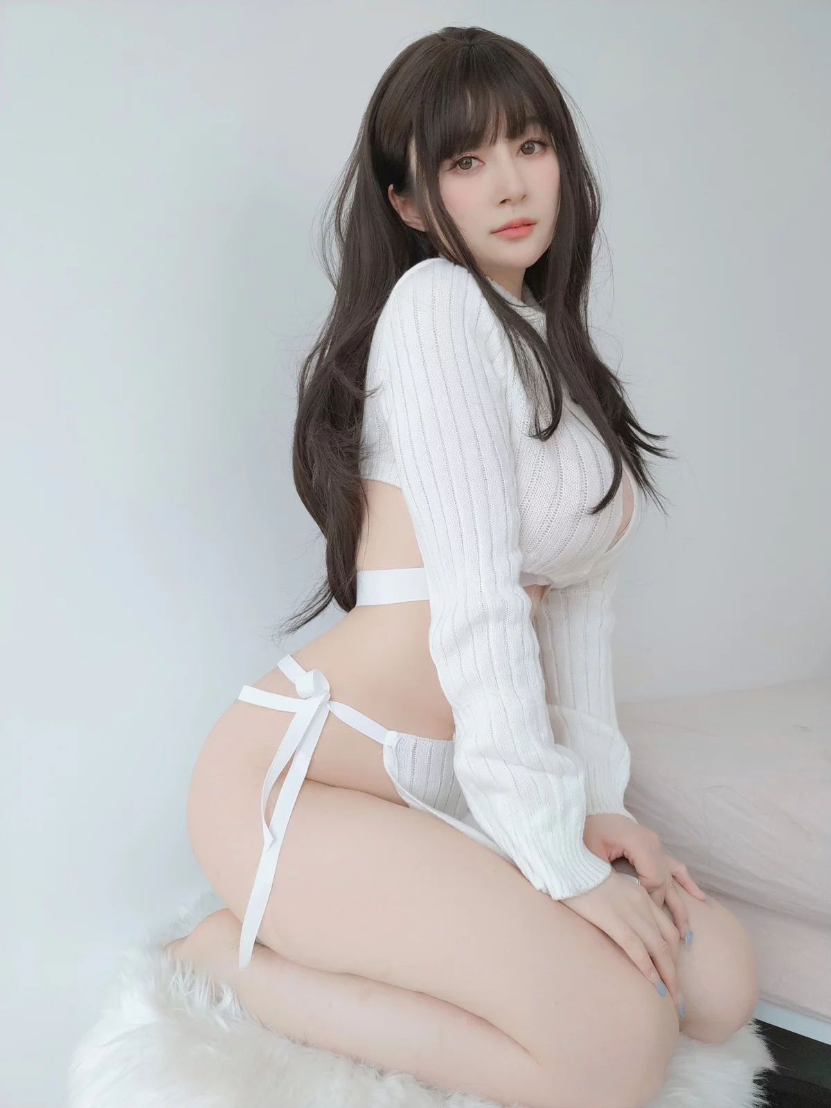 Coser小姐姐白银81白色毛衣主题私房性感白色针织毛衣半脱秀丰满身材诱惑写真69P