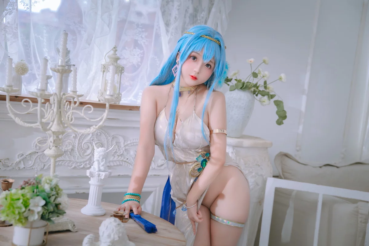 Cosplay美女日奈娇海伦礼服主题私房性感银白色礼裙半撩秀翘臀美腿诱惑写真46P