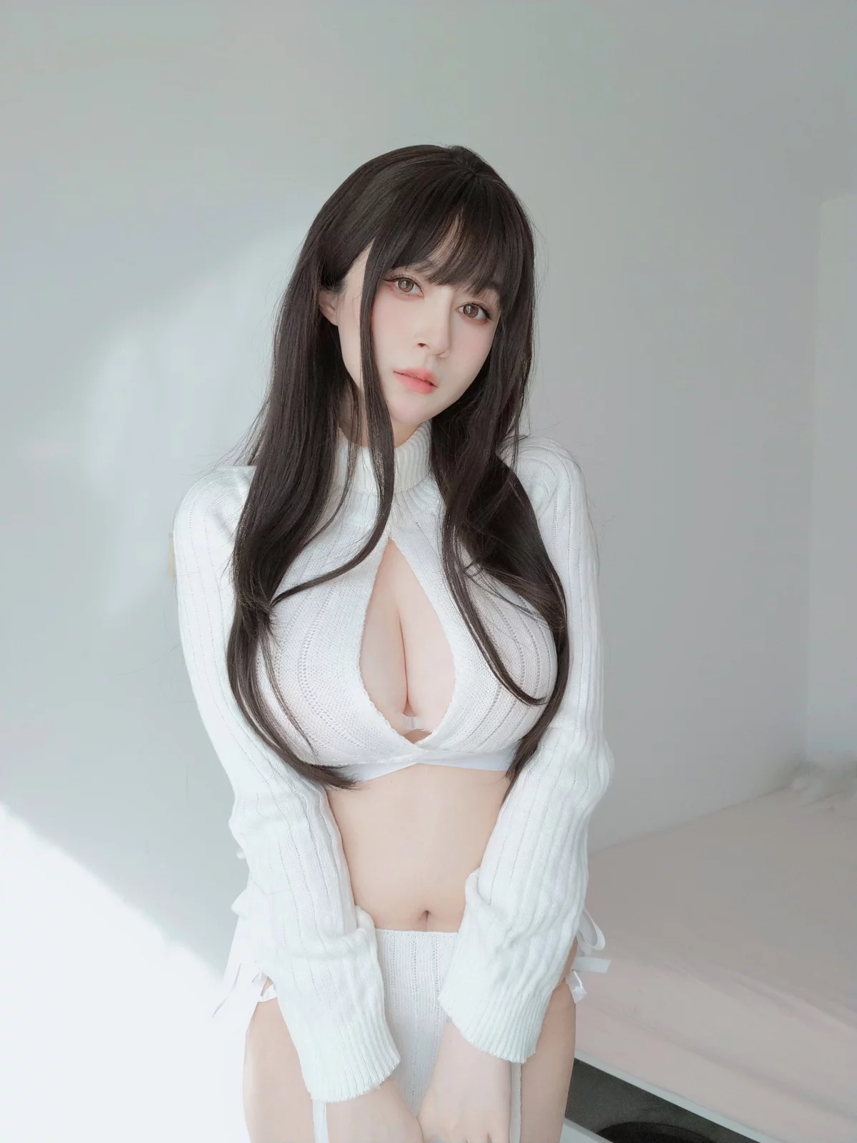 Coser小姐姐白银81白色毛衣主题私房性感白色针织毛衣半脱秀丰满身材诱惑写真69P
