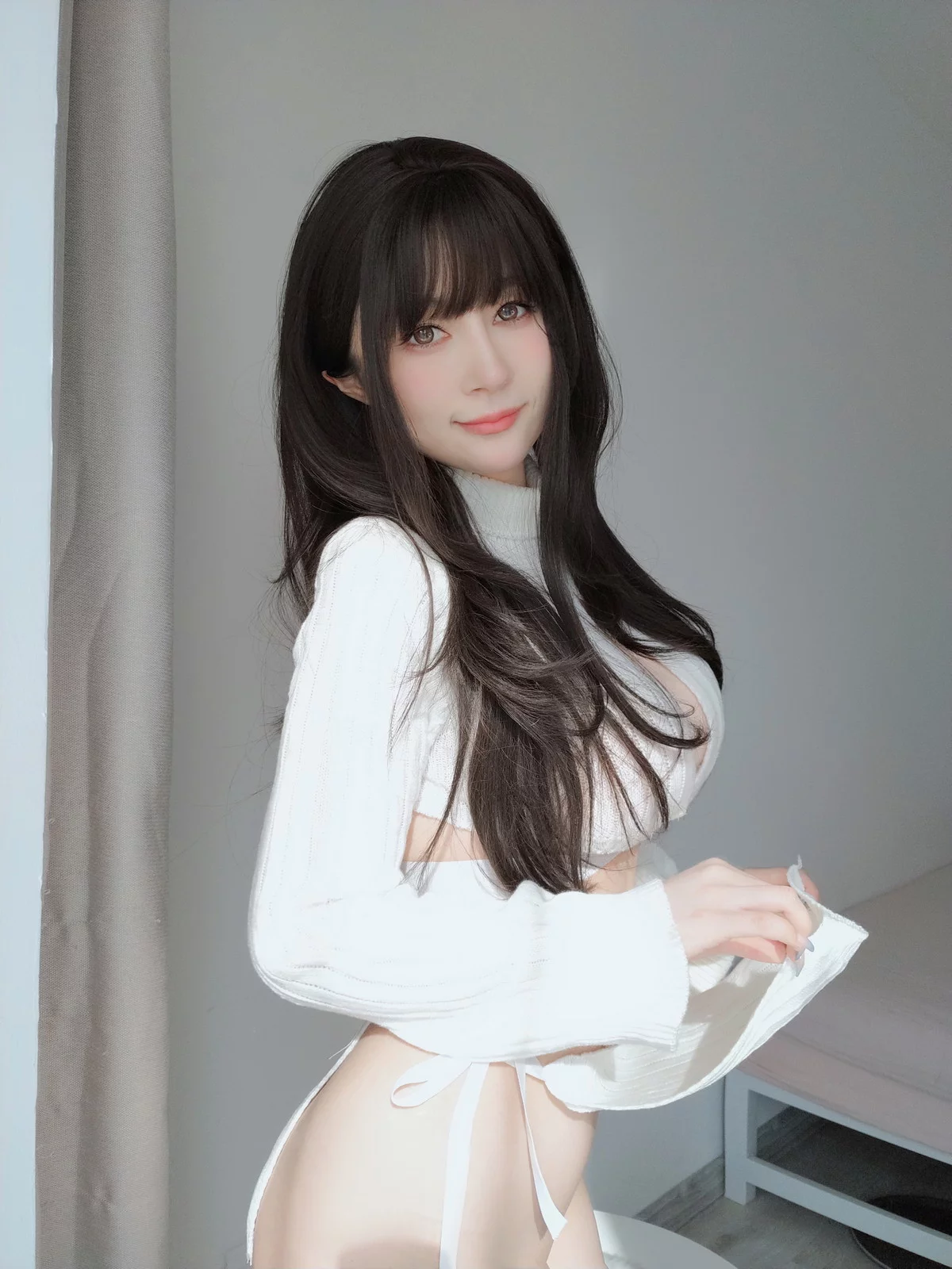 Coser小姐姐白银81白色毛衣主题私房性感白色针织毛衣半脱秀丰满身材诱惑写真69P