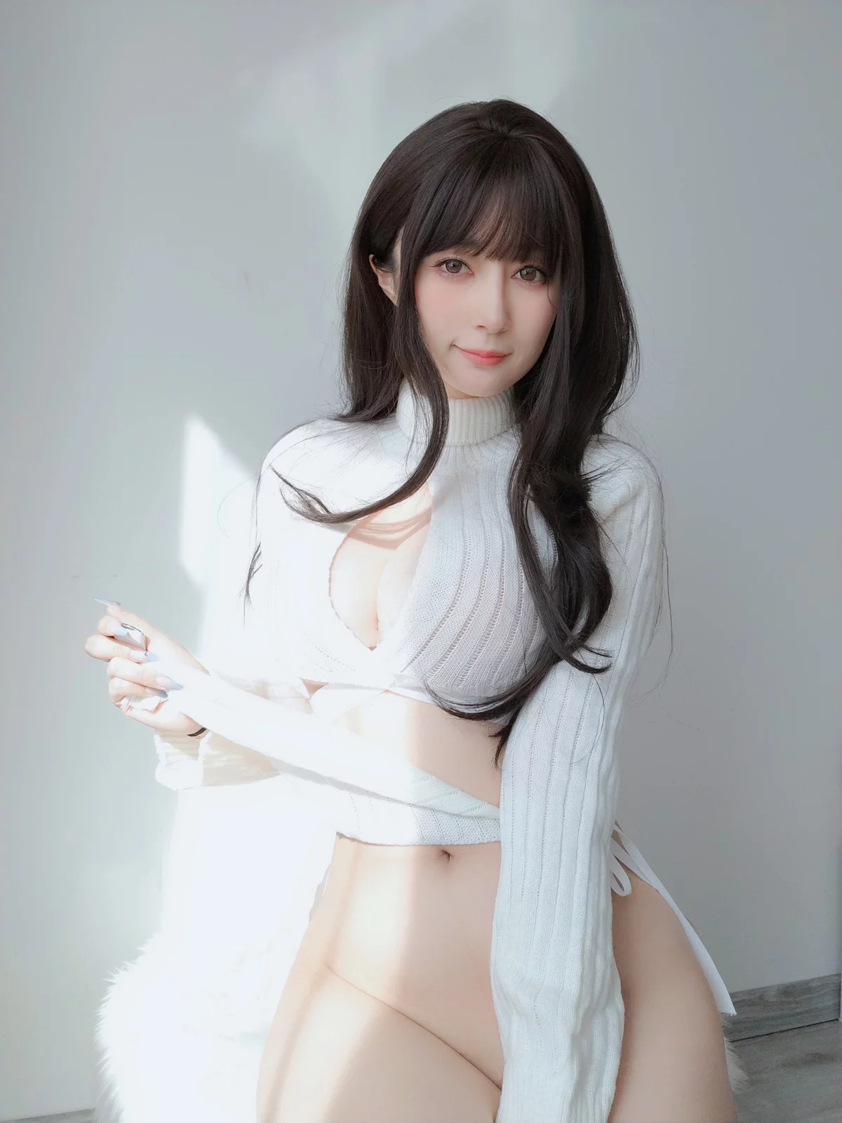 Coser小姐姐白银81白色毛衣主题私房性感白色针织毛衣半脱秀丰满身材诱惑写真69P