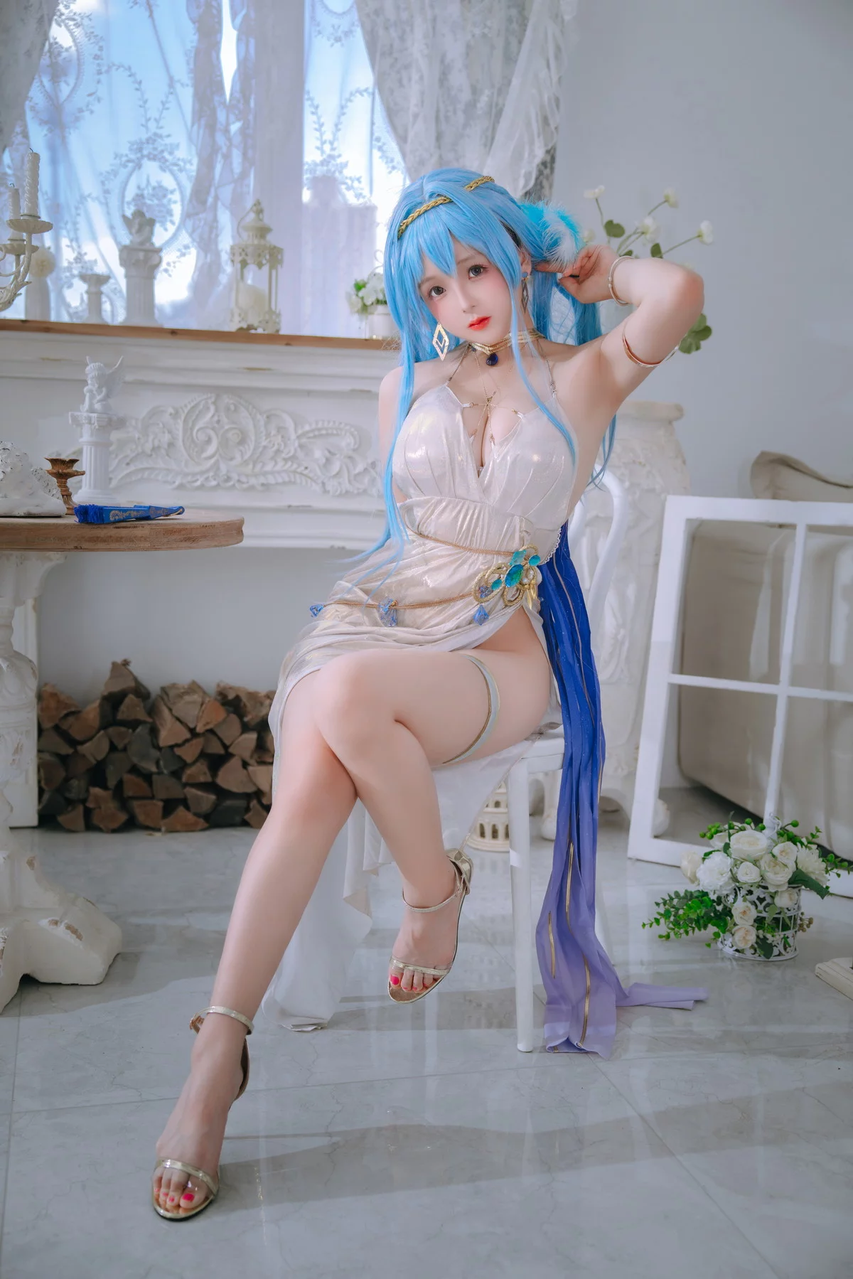 Cosplay美女日奈娇海伦礼服主题私房性感银白色礼裙半撩秀翘臀美腿诱惑写真46P