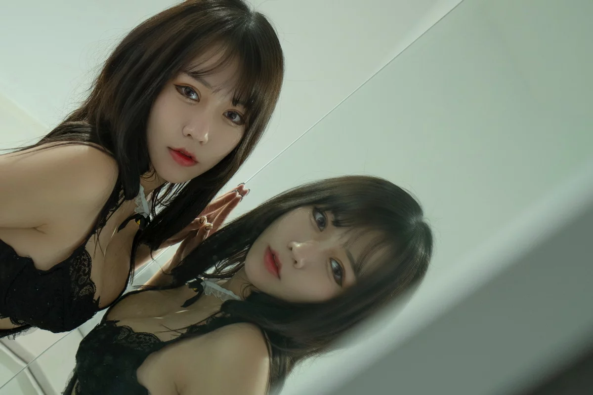 美少女博主阿汐汐W黑丝主题黑色蕾丝束身内衣配黑丝吊袜秀翘臀美腿诱惑写真32P