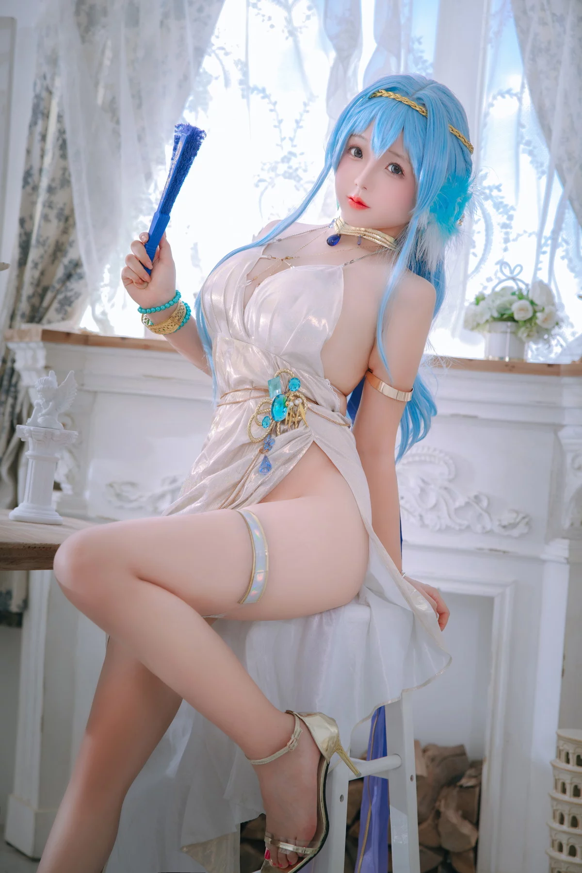 Cosplay美女日奈娇海伦礼服主题私房性感银白色礼裙半撩秀翘臀美腿诱惑写真46P