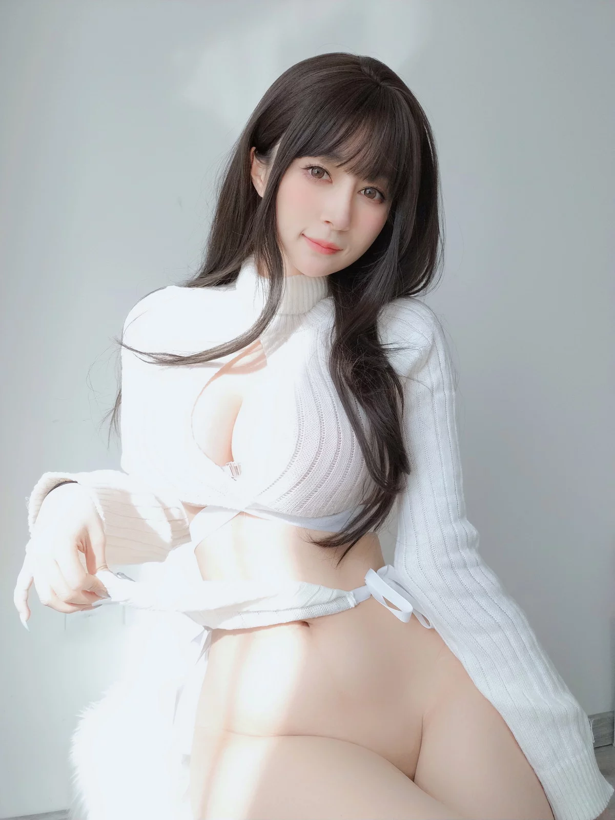 Coser小姐姐白银81白色毛衣主题私房性感白色针织毛衣半脱秀丰满身材诱惑写真69P