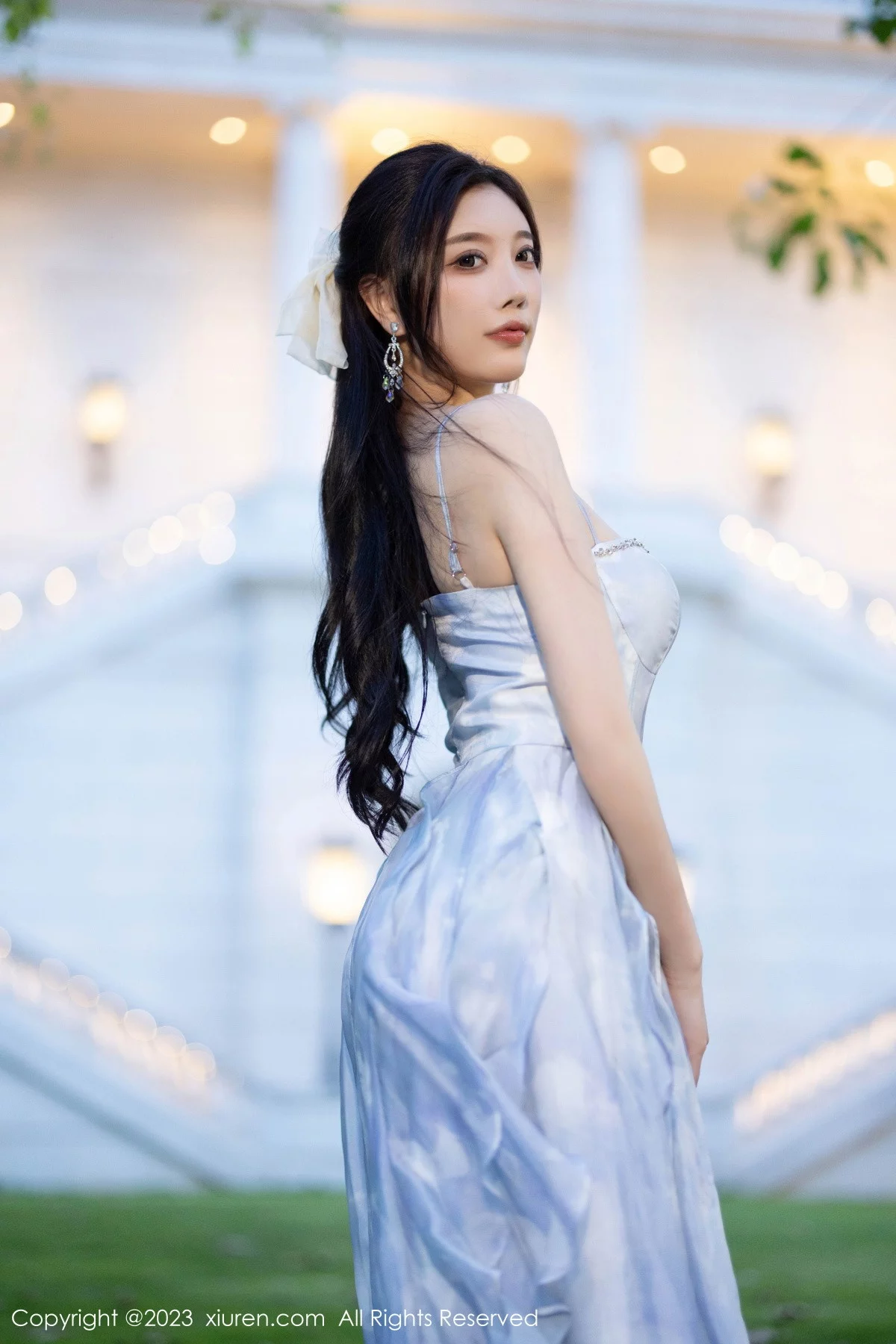 XiuRen第7382期_女神杨晨晨Yome多套性感低胸连衣裙配超薄肉丝完美诱惑写真121P