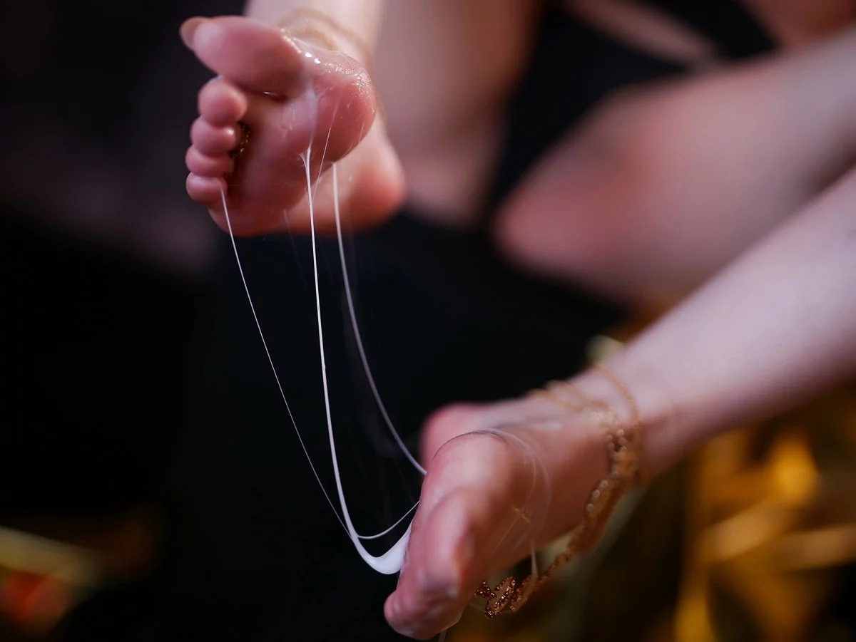 网红美女晓美妈浊主题性感黑色连体情趣内衣配金色脚链秀美腿玉足迷人写真80P