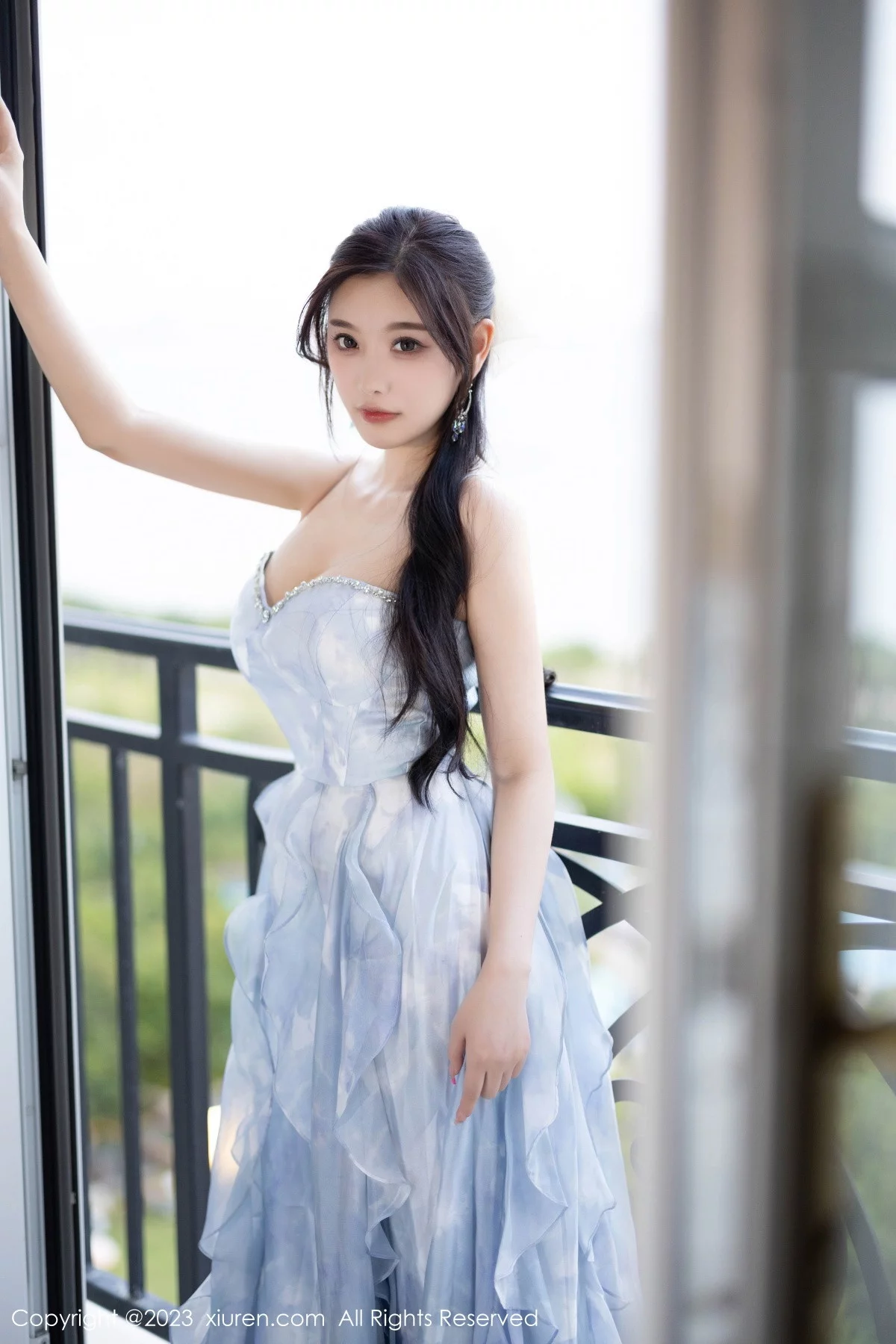 XiuRen第7382期_女神杨晨晨Yome多套性感低胸连衣裙配超薄肉丝完美诱惑写真121P