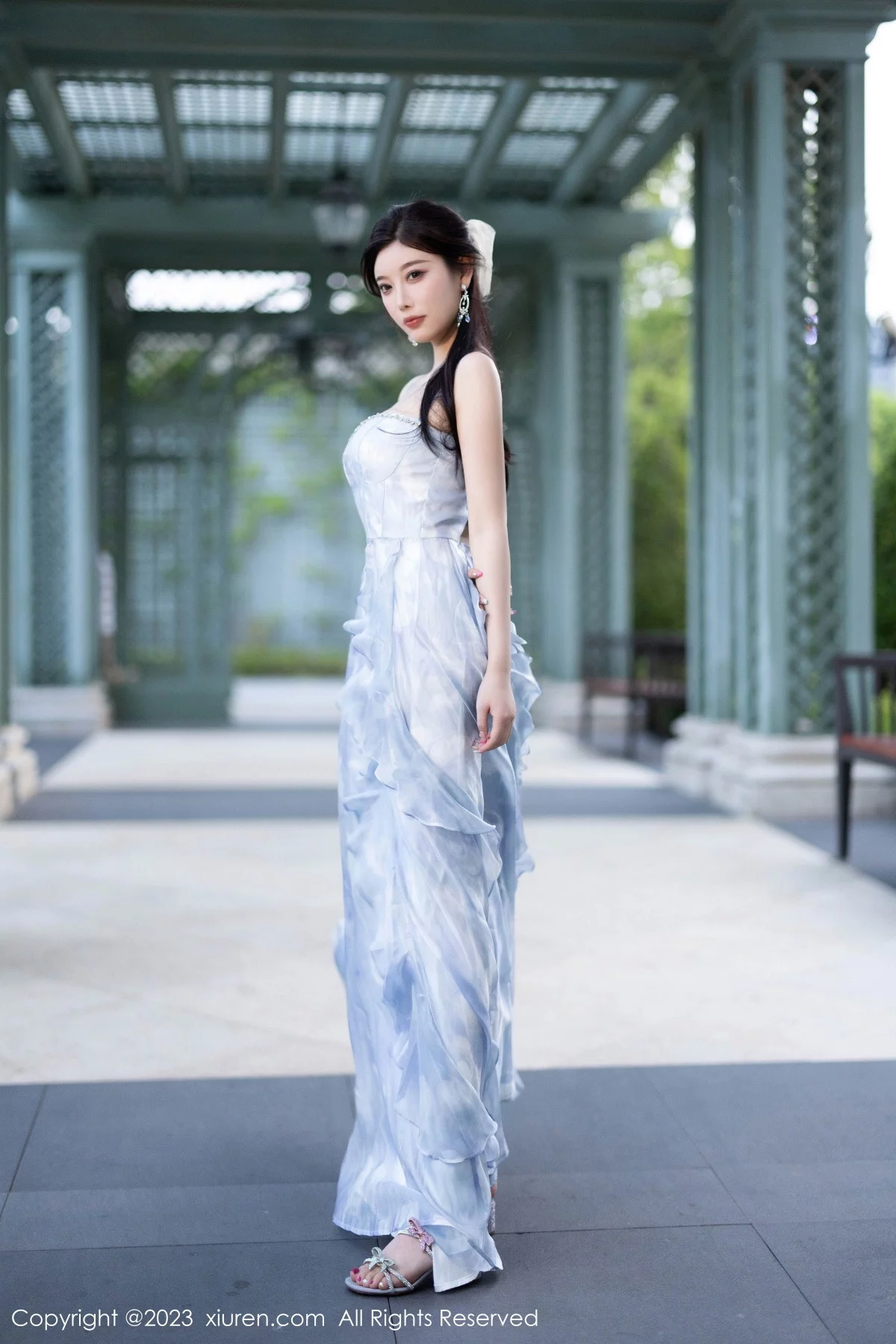 XiuRen第7382期_女神杨晨晨Yome多套性感低胸连衣裙配超薄肉丝完美诱惑写真121P