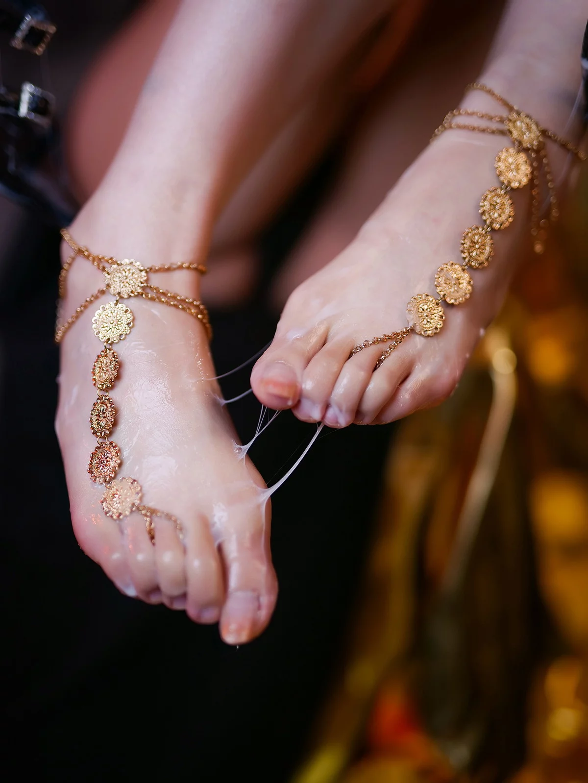 网红美女晓美妈浊主题性感黑色连体情趣内衣配金色脚链秀美腿玉足迷人写真80P