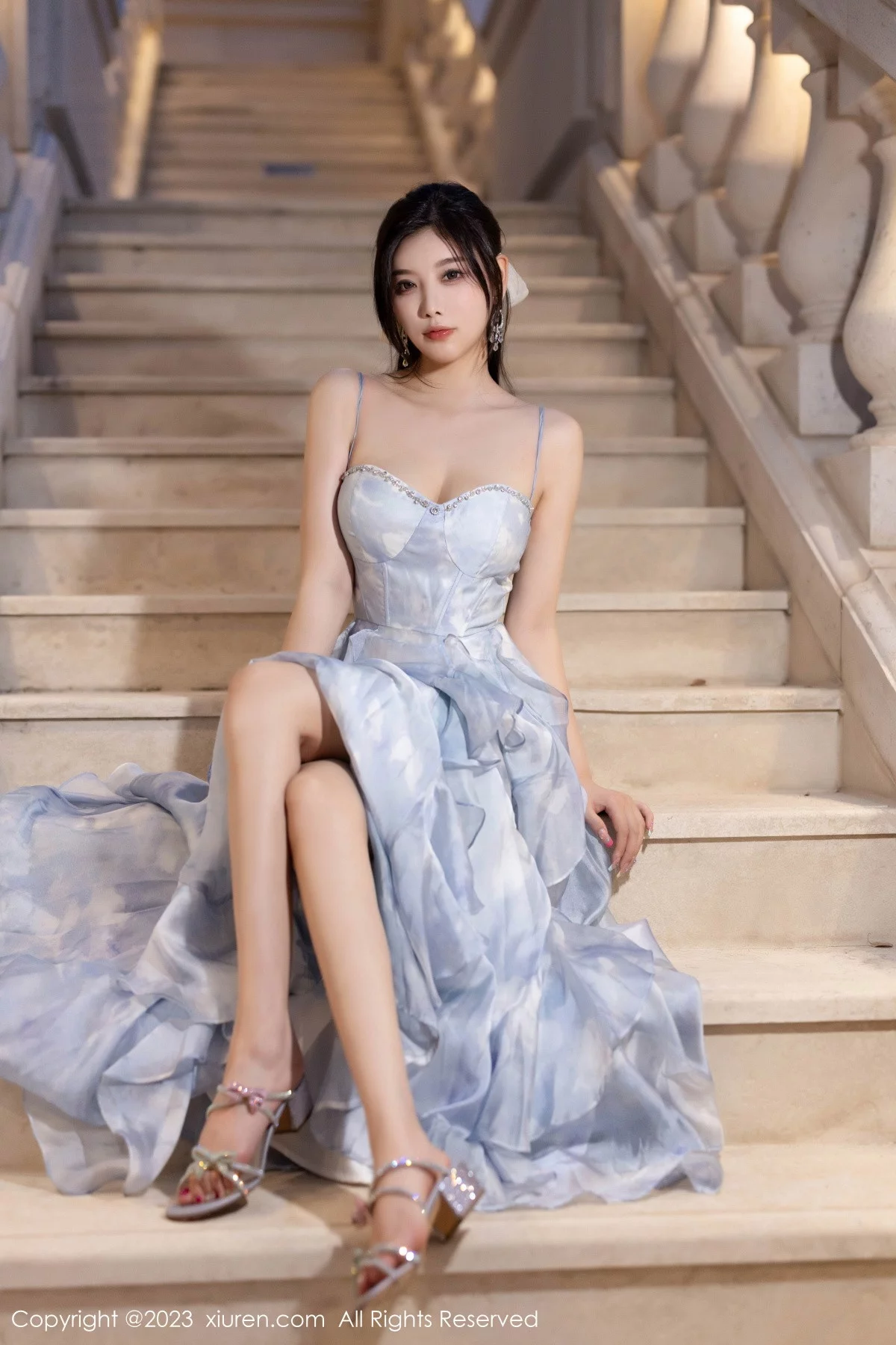 XiuRen第7382期_女神杨晨晨Yome多套性感低胸连衣裙配超薄肉丝完美诱惑写真121P
