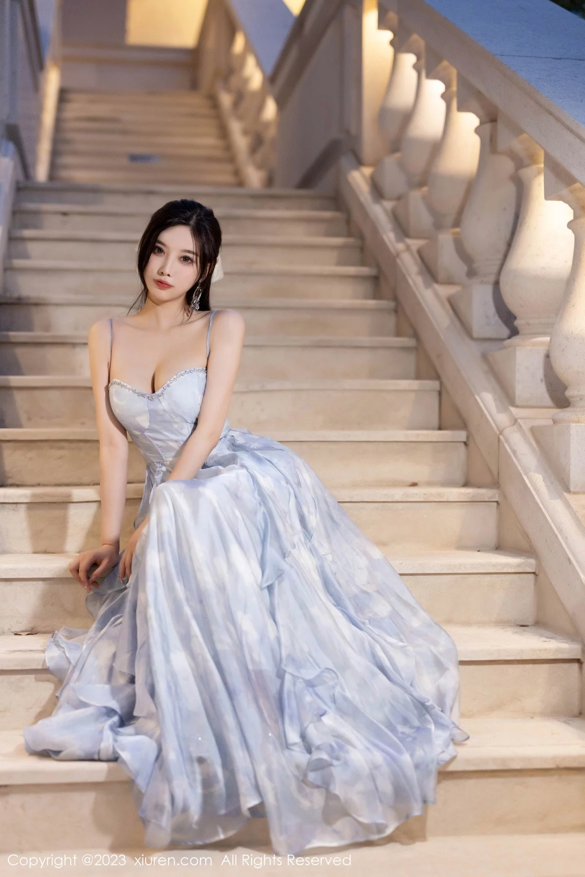 XiuRen第7382期_女神杨晨晨Yome多套性感低胸连衣裙配超薄肉丝完美诱惑写真121P