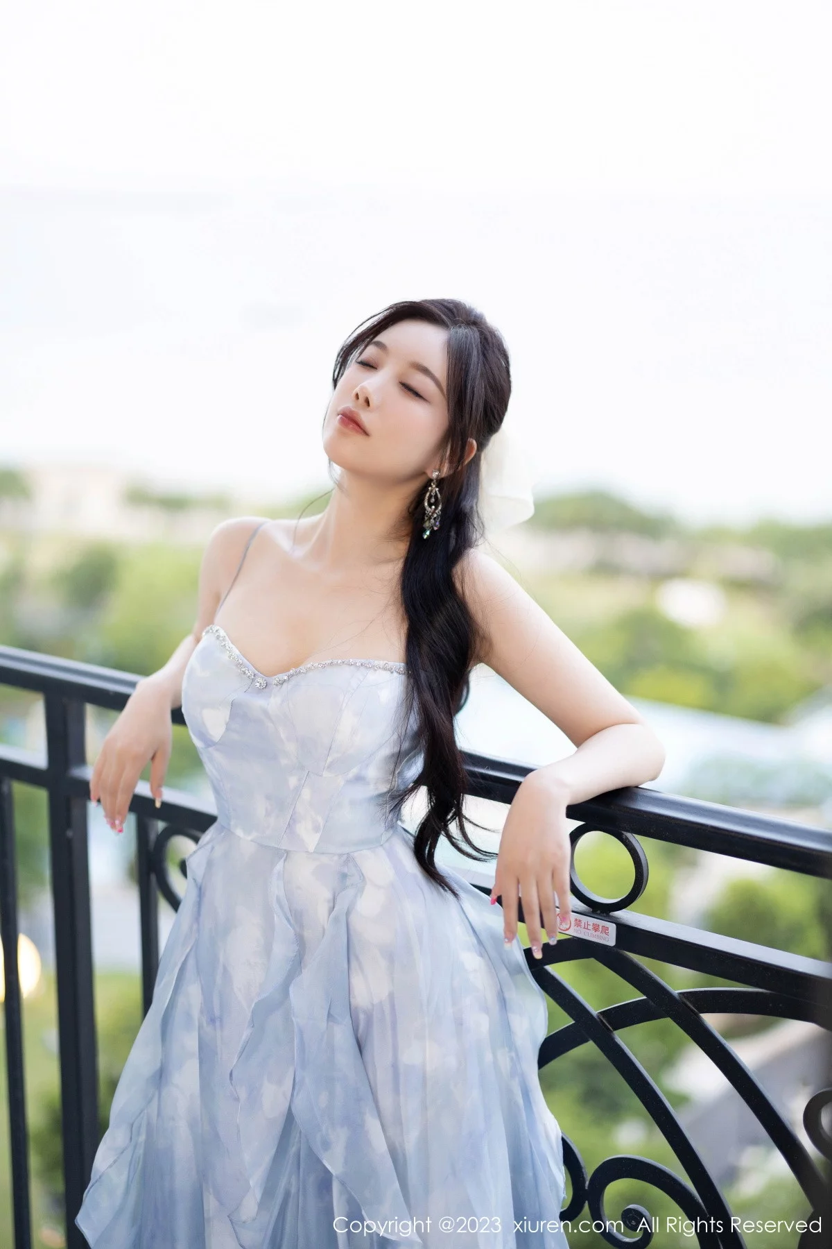 XiuRen第7382期_女神杨晨晨Yome多套性感低胸连衣裙配超薄肉丝完美诱惑写真121P