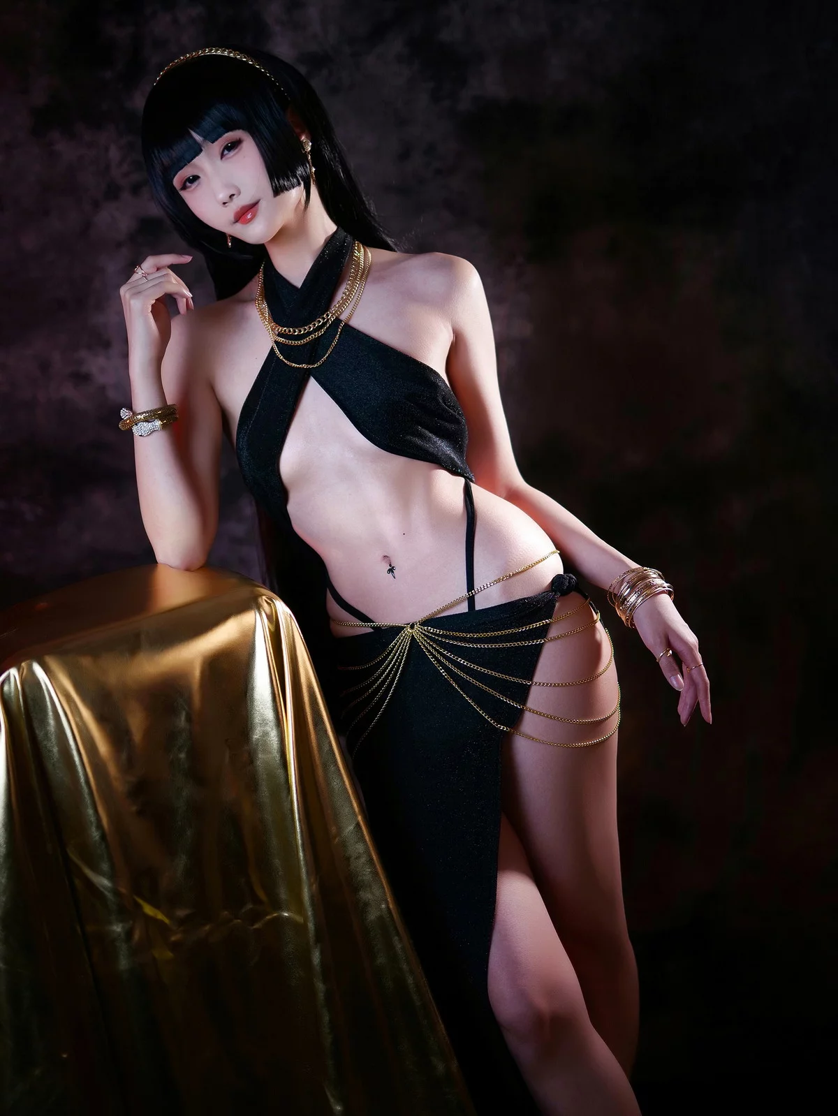 网红美女晓美妈浊主题性感黑色连体情趣内衣配金色脚链秀美腿玉足迷人写真80P