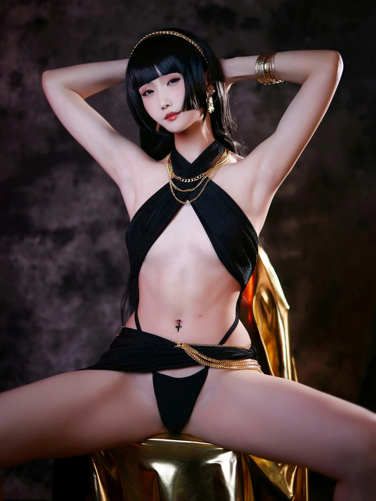 网红美女晓美妈浊主题性感黑色连体情趣内衣配金色脚链秀美腿玉足迷人写真80P