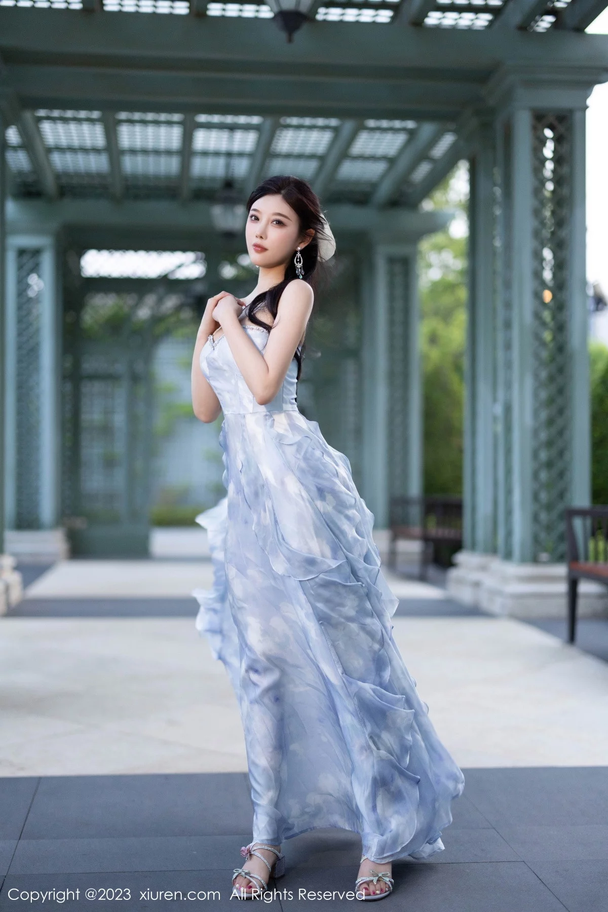 XiuRen第7382期_女神杨晨晨Yome多套性感低胸连衣裙配超薄肉丝完美诱惑写真121P