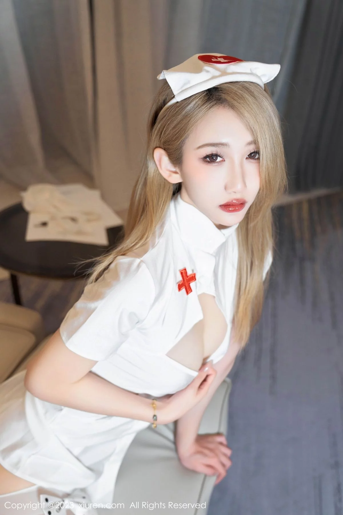 XiuRen第7389期_模特沈青黛性感白色情趣护士服配白丝吊袜秀曼妙身姿诱惑写真101P