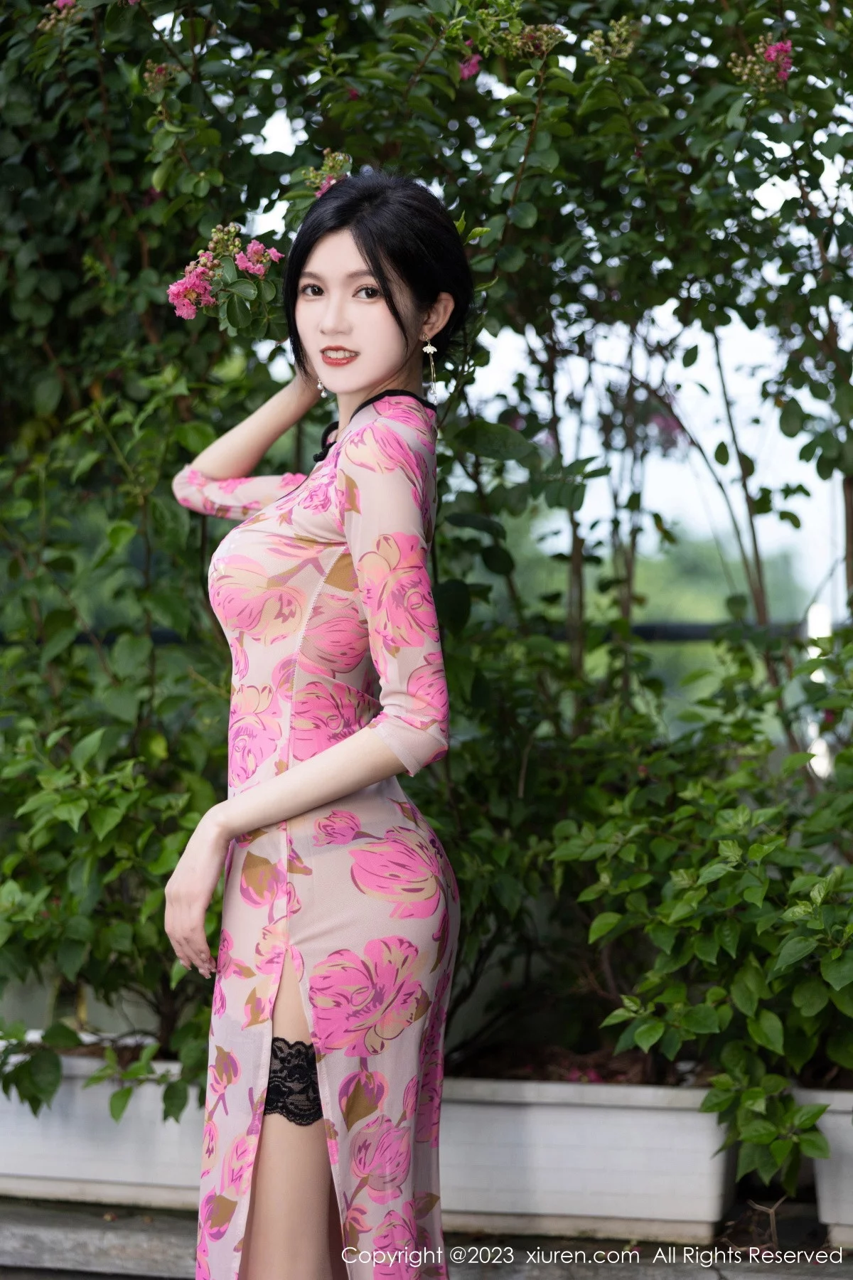XiuRen第7388期_模特程程程性感粉色旗袍服配原色丝袜半撩秀完美身材诱惑写真82P