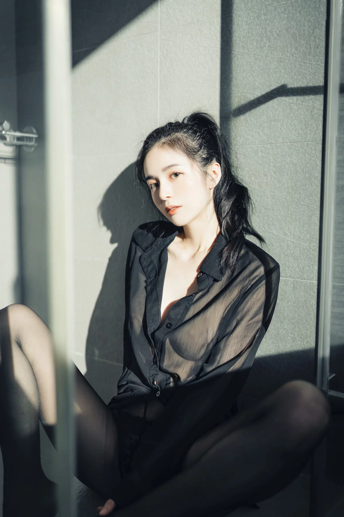 网络美女辰辰不止黑丝主题私房性感红色吊裙+白色薄纱内衣秀完美身材诱惑写真132P