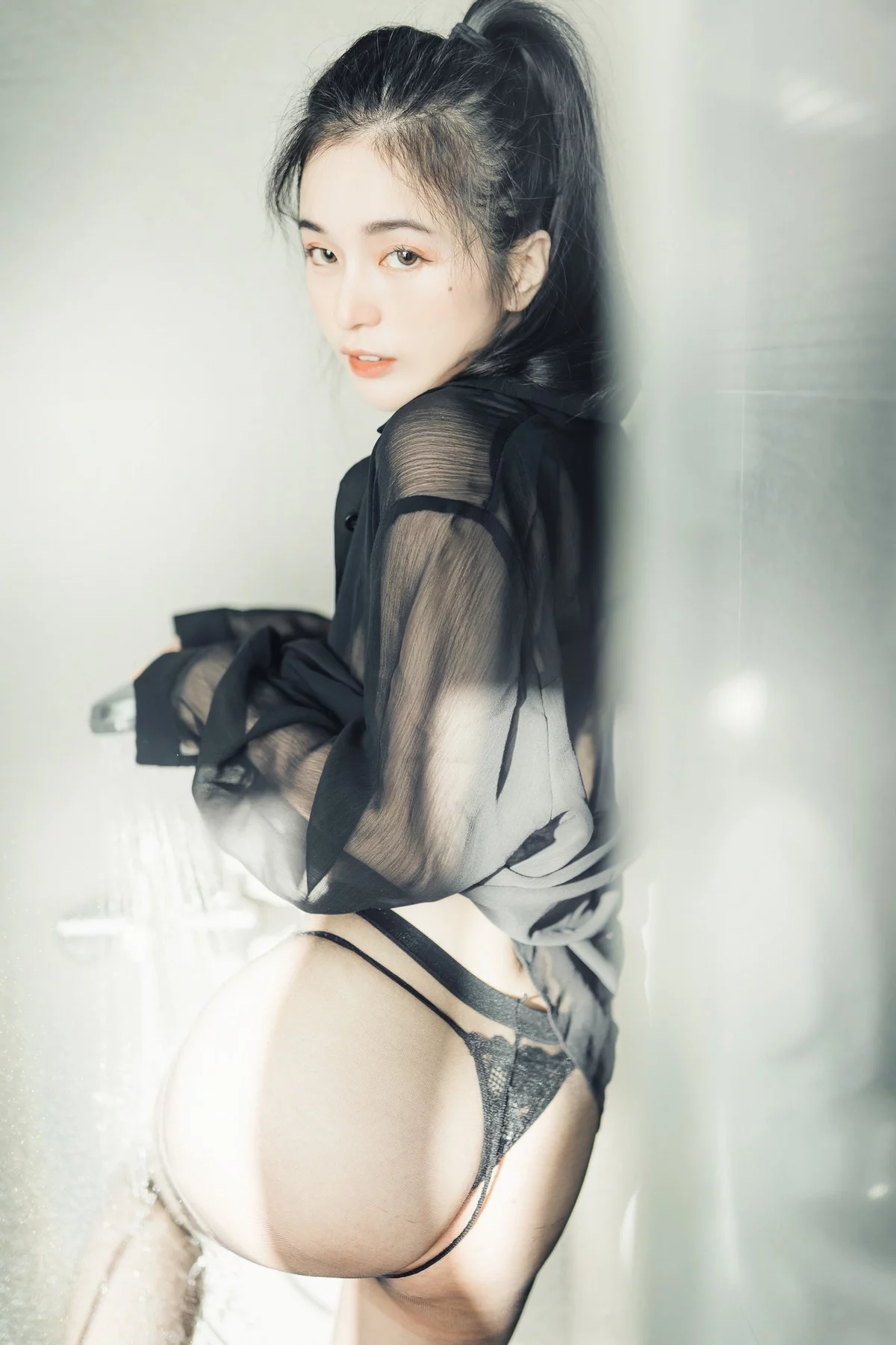 网络美女辰辰不止黑丝主题私房性感红色吊裙+白色薄纱内衣秀完美身材诱惑写真132P