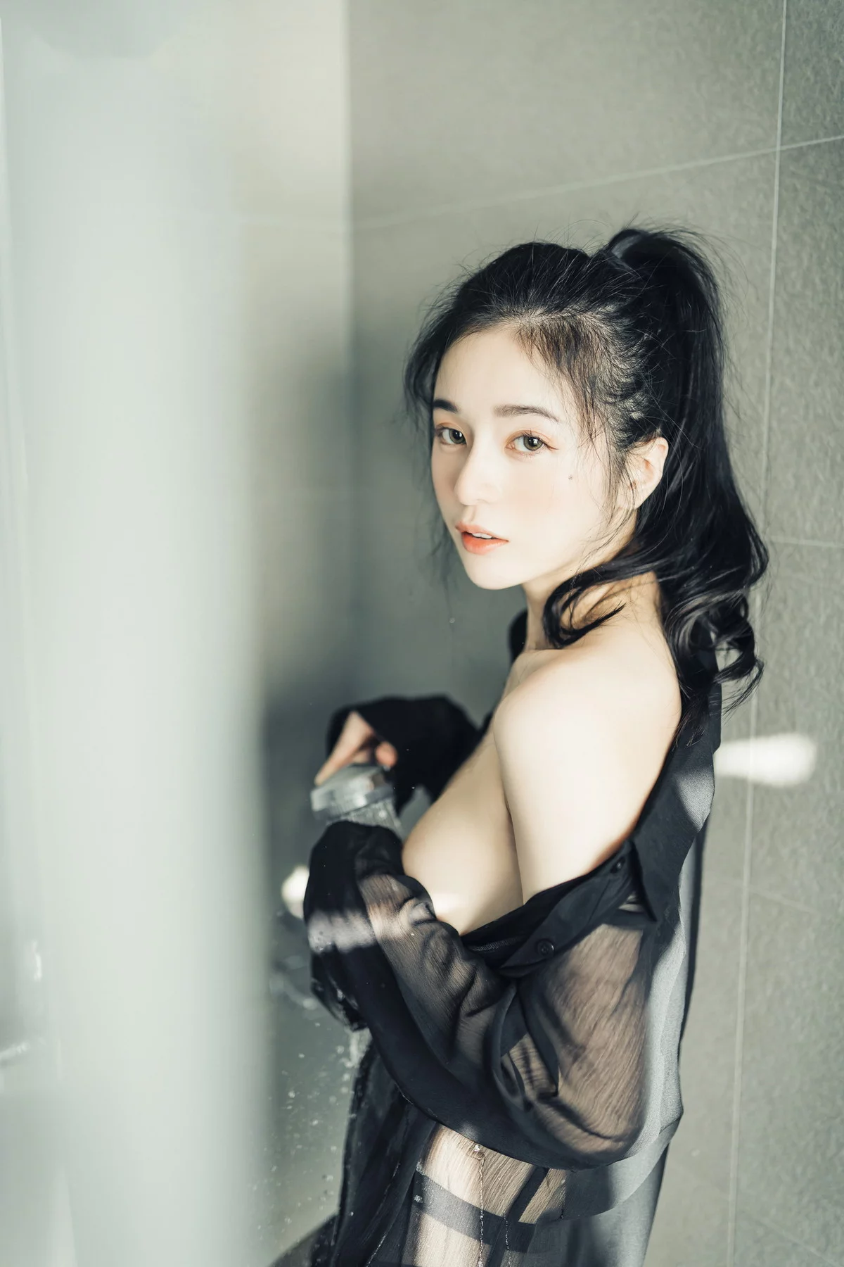 网络美女辰辰不止黑丝主题私房性感红色吊裙+白色薄纱内衣秀完美身材诱惑写真132P