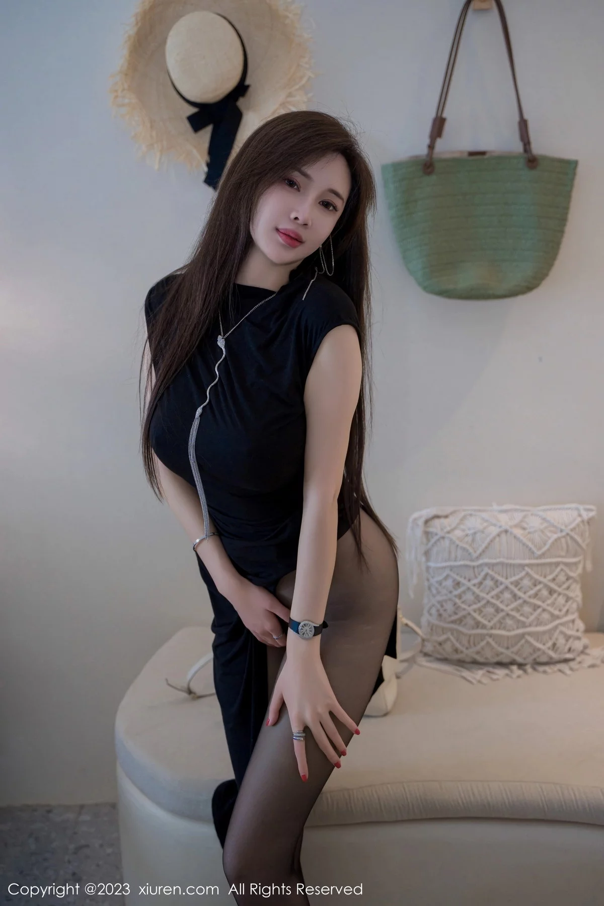 XiuRen第7280期_女神Carol周妍希性感黑色连衣裙露超薄黑丝秀丰满身材诱惑写真91P