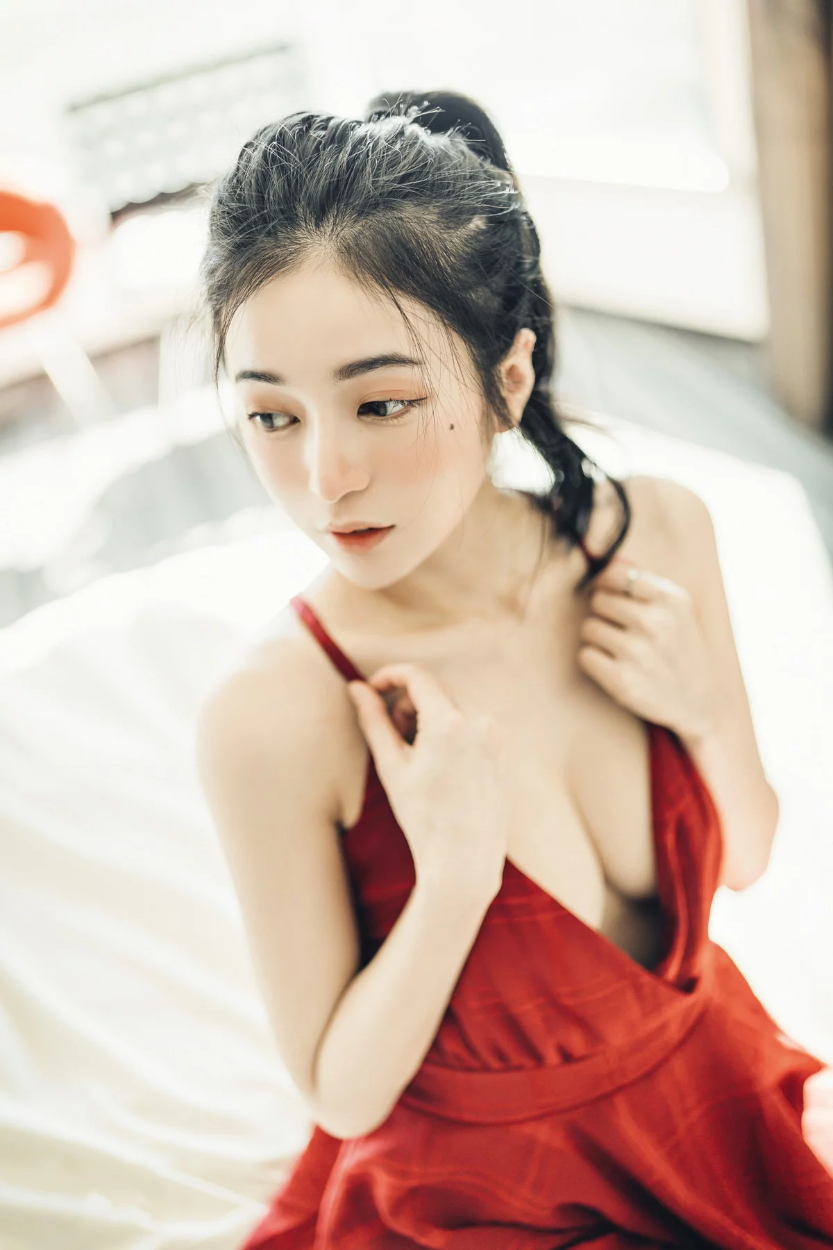 网络美女辰辰不止黑丝主题私房性感红色吊裙+白色薄纱内衣秀完美身材诱惑写真132P