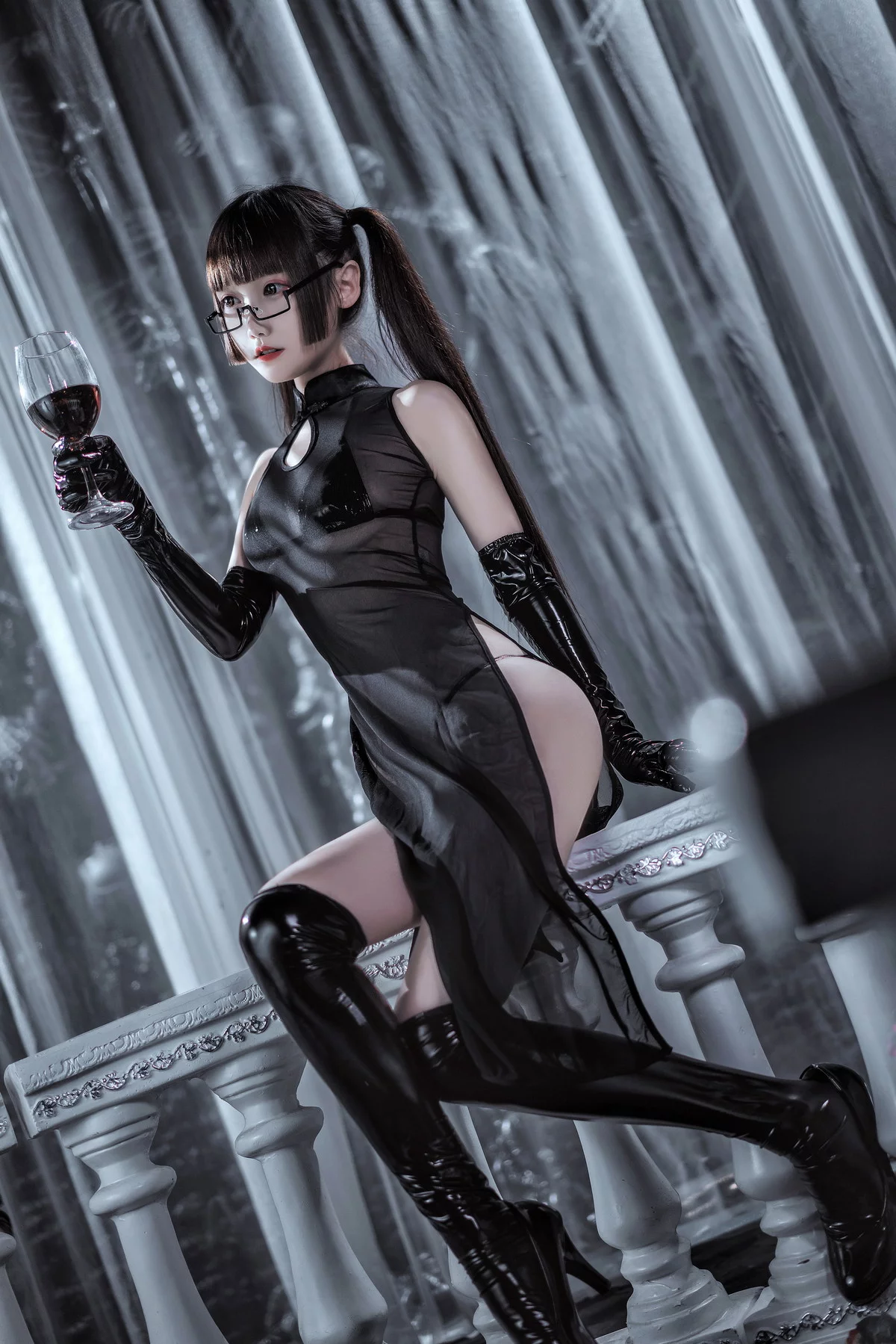 Coser少女星野咪兔透视旗袍双马尾主题黑色薄透情趣旗袍秀曼妙身姿诱惑写真90P