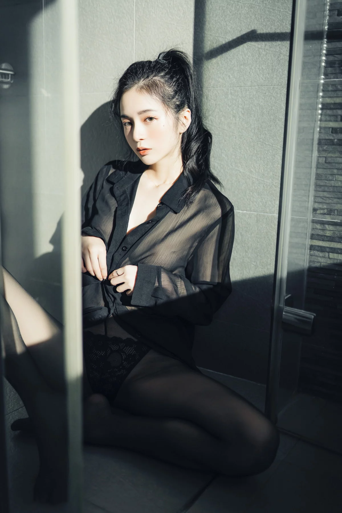 网络美女辰辰不止黑丝主题私房性感红色吊裙+白色薄纱内衣秀完美身材诱惑写真132P