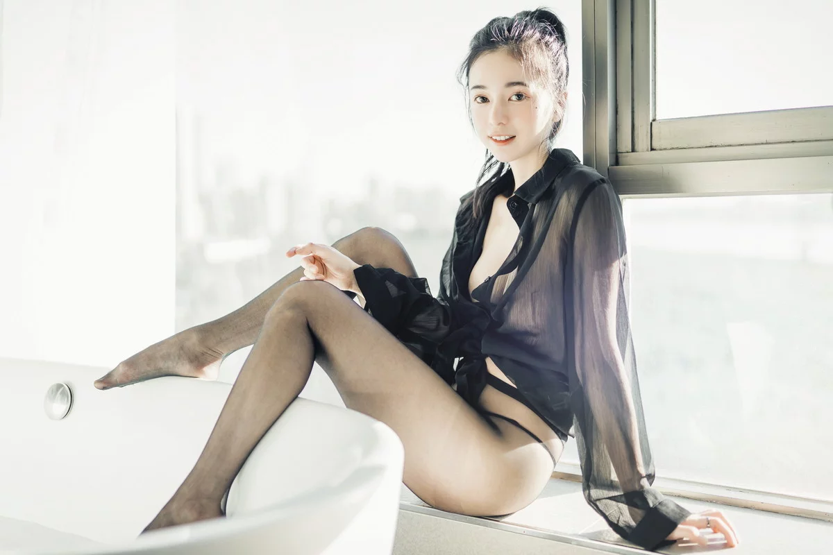 网络美女辰辰不止黑丝主题私房性感红色吊裙+白色薄纱内衣秀完美身材诱惑写真132P