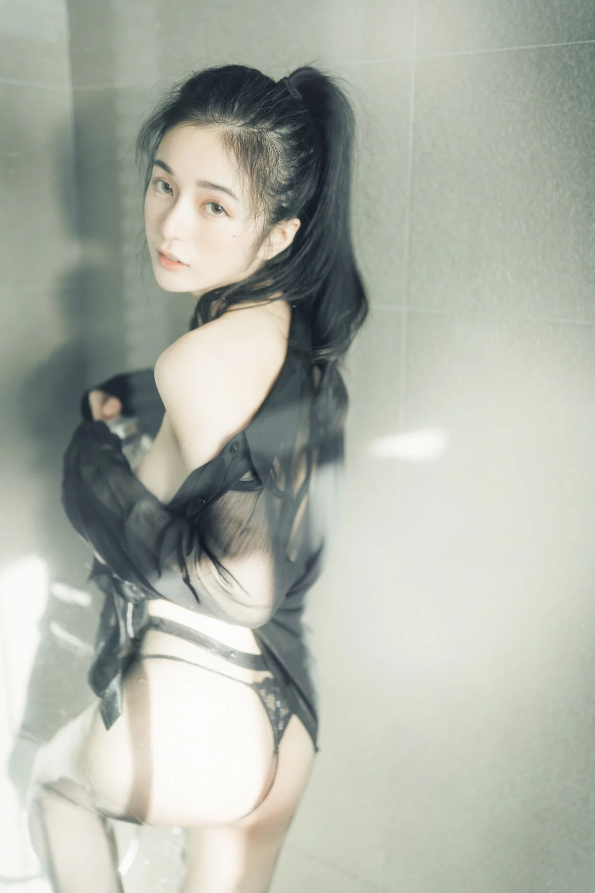 网络美女辰辰不止黑丝主题私房性感红色吊裙+白色薄纱内衣秀完美身材诱惑写真132P