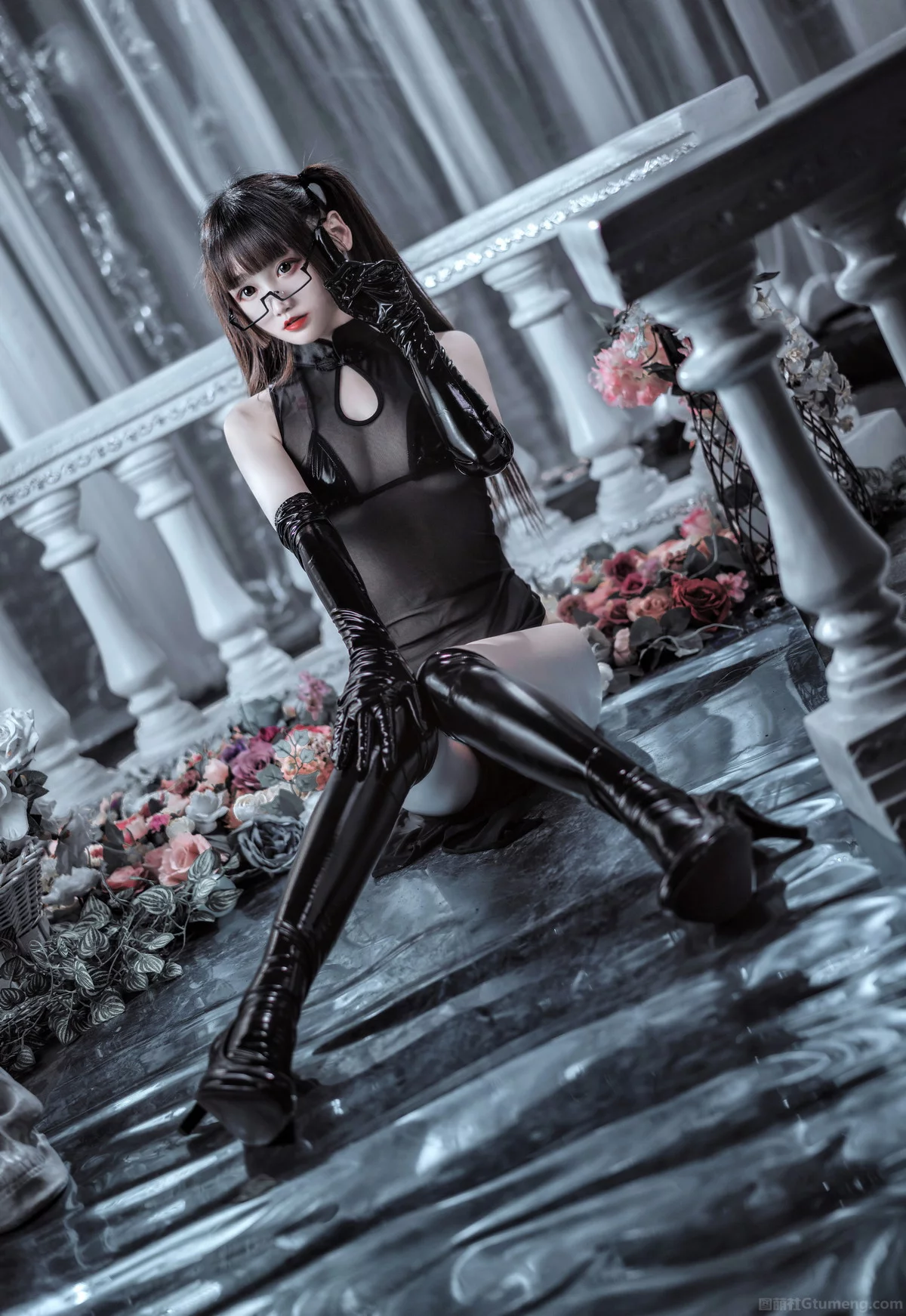 Coser少女星野咪兔透视旗袍双马尾主题黑色薄透情趣旗袍秀曼妙身姿诱惑写真90P