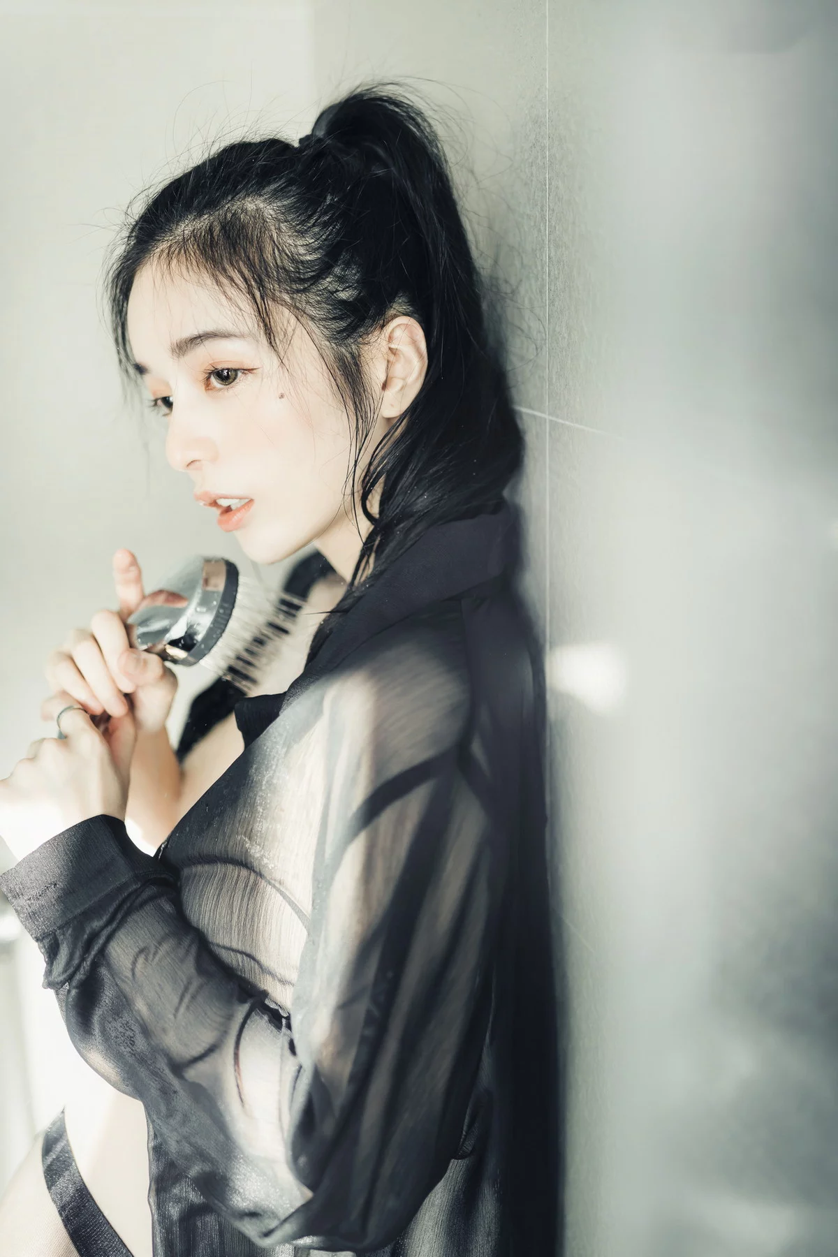 网络美女辰辰不止黑丝主题私房性感红色吊裙+白色薄纱内衣秀完美身材诱惑写真132P