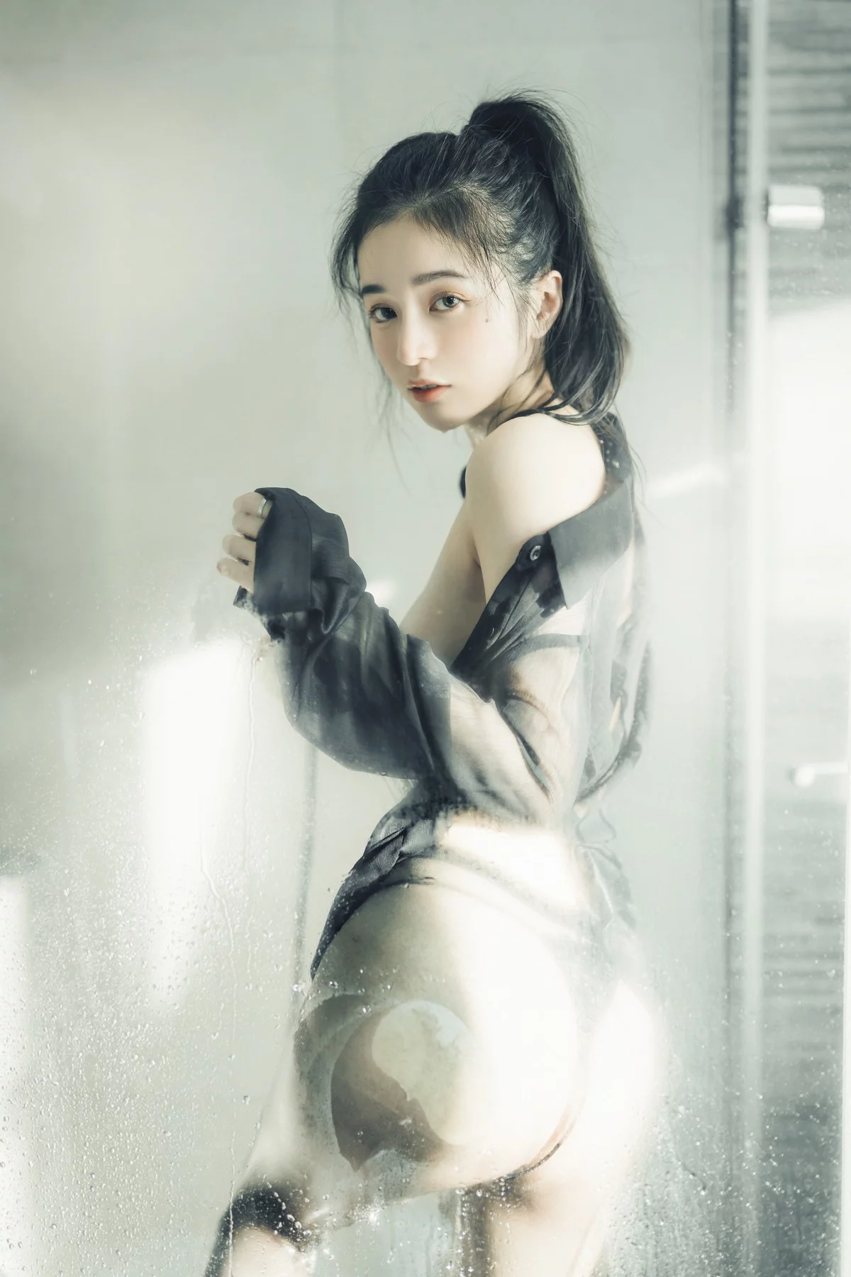 网络美女辰辰不止黑丝主题私房性感红色吊裙+白色薄纱内衣秀完美身材诱惑写真132P