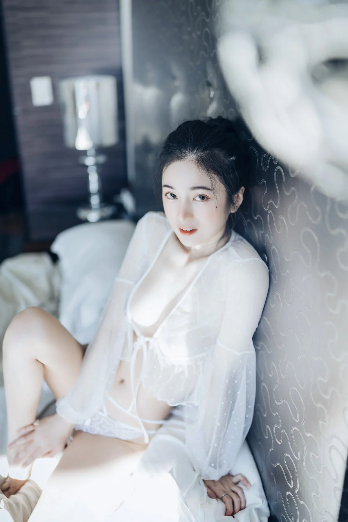 网络美女辰辰不止黑丝主题私房性感红色吊裙+白色薄纱内衣秀完美身材诱惑写真132P