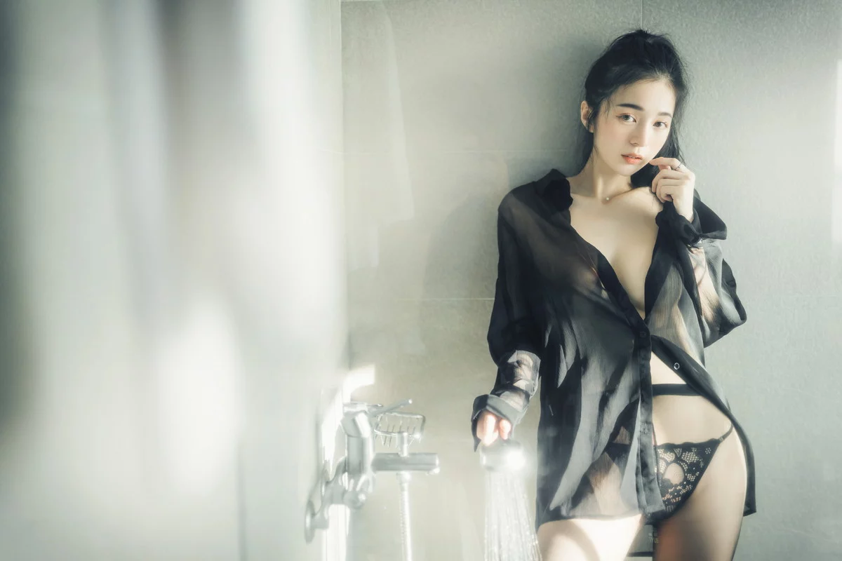 网络美女辰辰不止黑丝主题私房性感红色吊裙+白色薄纱内衣秀完美身材诱惑写真132P