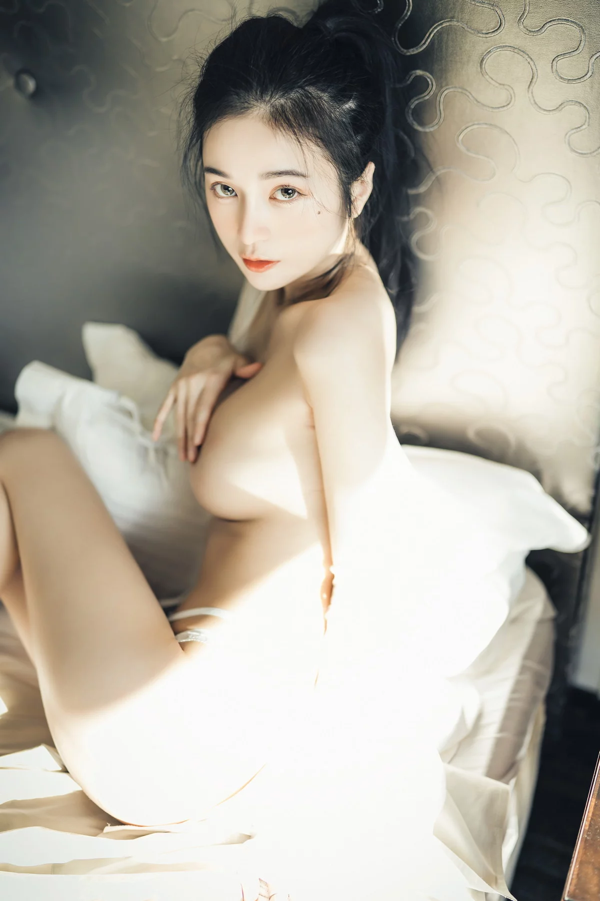 网络美女辰辰不止黑丝主题私房性感红色吊裙+白色薄纱内衣秀完美身材诱惑写真132P
