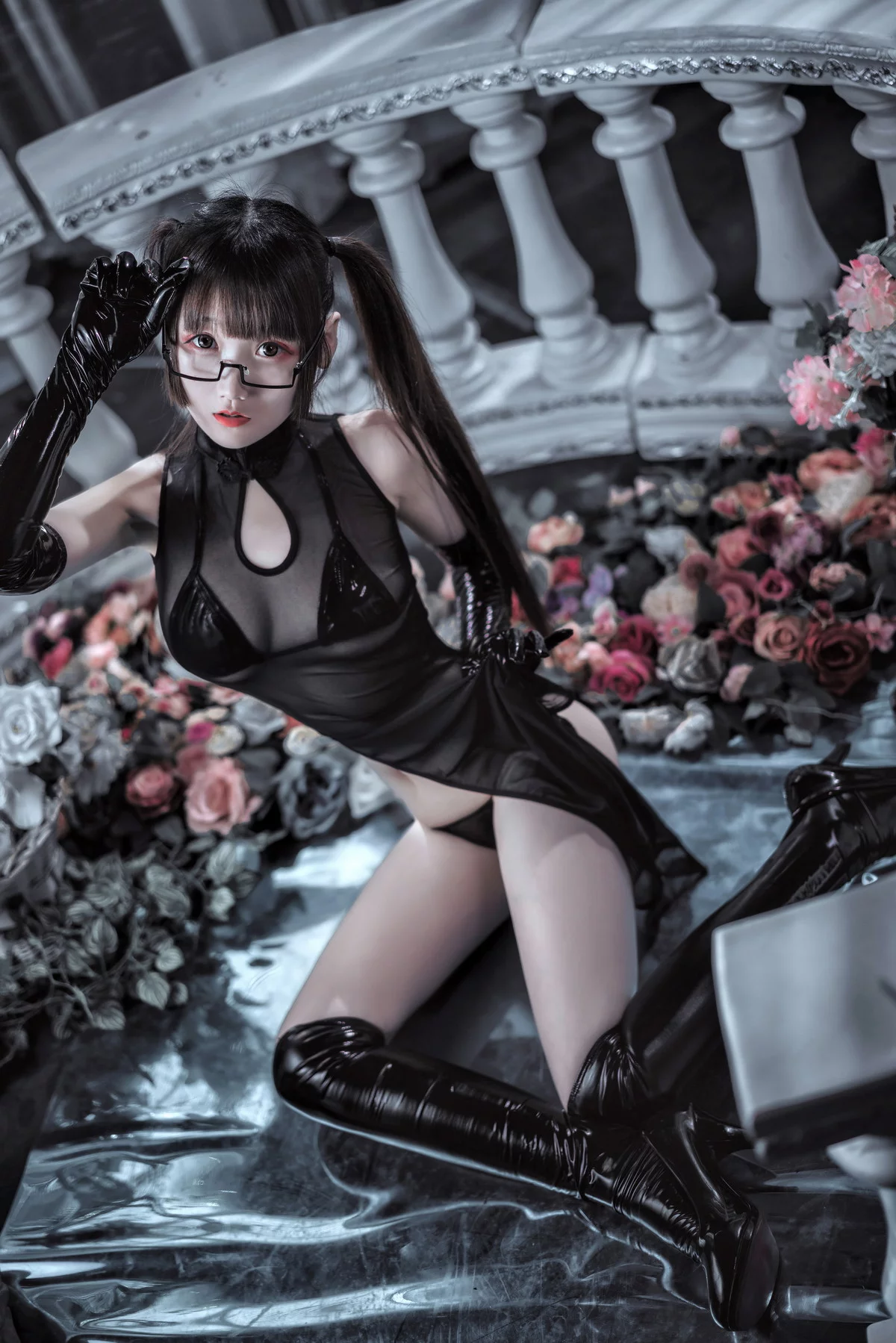 Coser少女星野咪兔透视旗袍双马尾主题黑色薄透情趣旗袍秀曼妙身姿诱惑写真90P