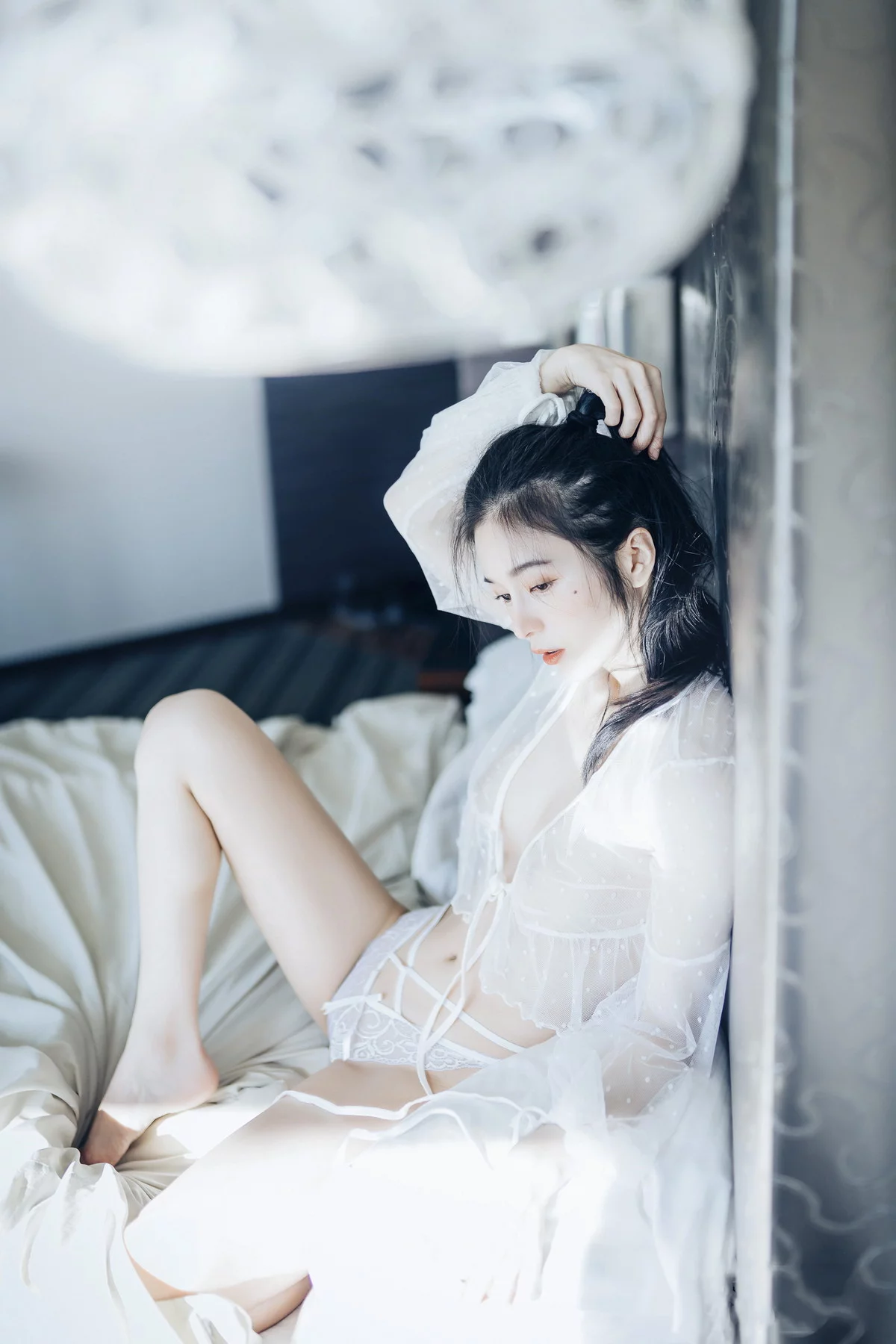 网络美女辰辰不止黑丝主题私房性感红色吊裙+白色薄纱内衣秀完美身材诱惑写真132P