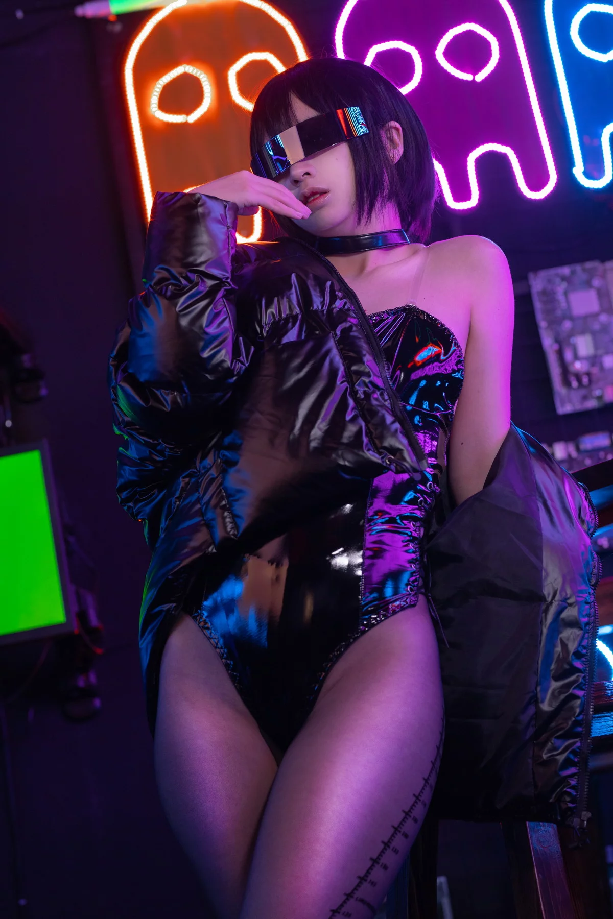 网络美女疯猫ss赛博少女主题性感黑色皮质连体内衣配黑丝裤袜丰满诱惑写真40P