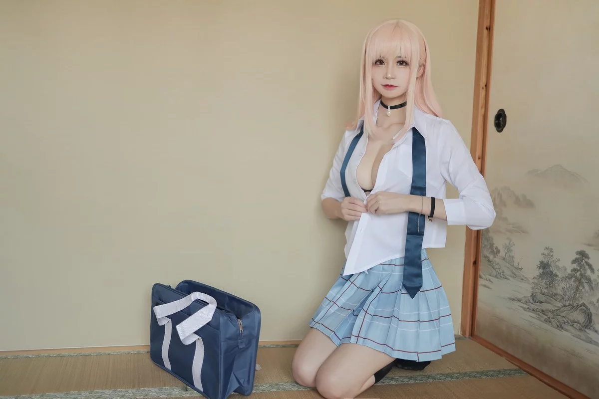动漫博主爱老师_PhD喜多川海梦主题性感制服半脱露黑色蕾丝内衣迷人诱惑写真55P