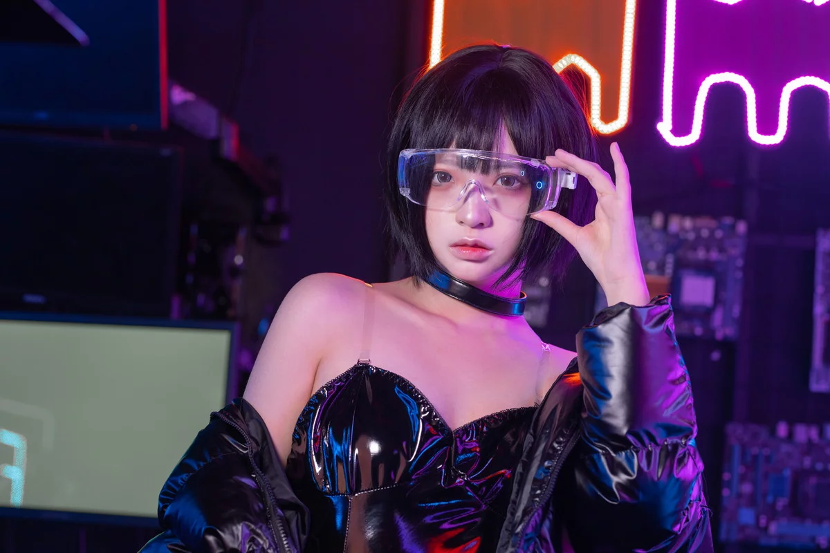 网络美女疯猫ss赛博少女主题性感黑色皮质连体内衣配黑丝裤袜丰满诱惑写真40P