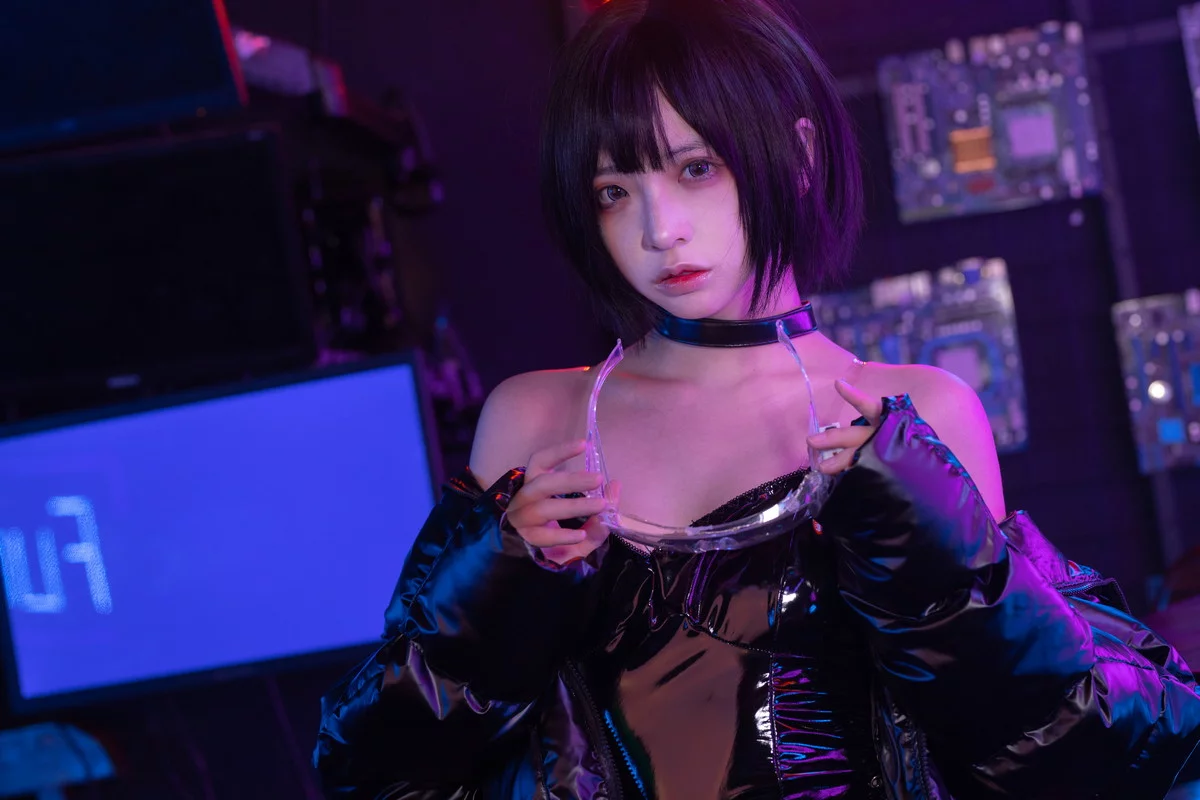 网络美女疯猫ss赛博少女主题性感黑色皮质连体内衣配黑丝裤袜丰满诱惑写真40P