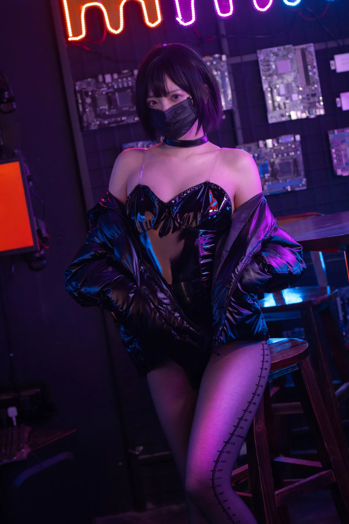 网络美女疯猫ss赛博少女主题性感黑色皮质连体内衣配黑丝裤袜丰满诱惑写真40P