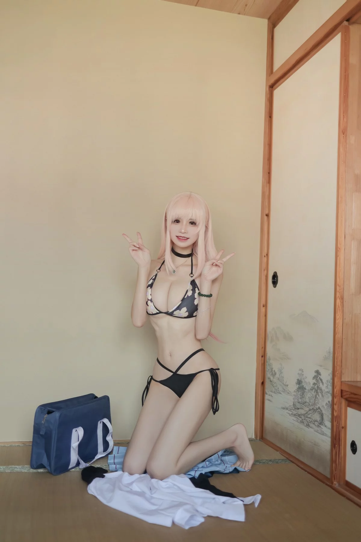 动漫博主爱老师_PhD喜多川海梦主题性感制服半脱露黑色蕾丝内衣迷人诱惑写真55P