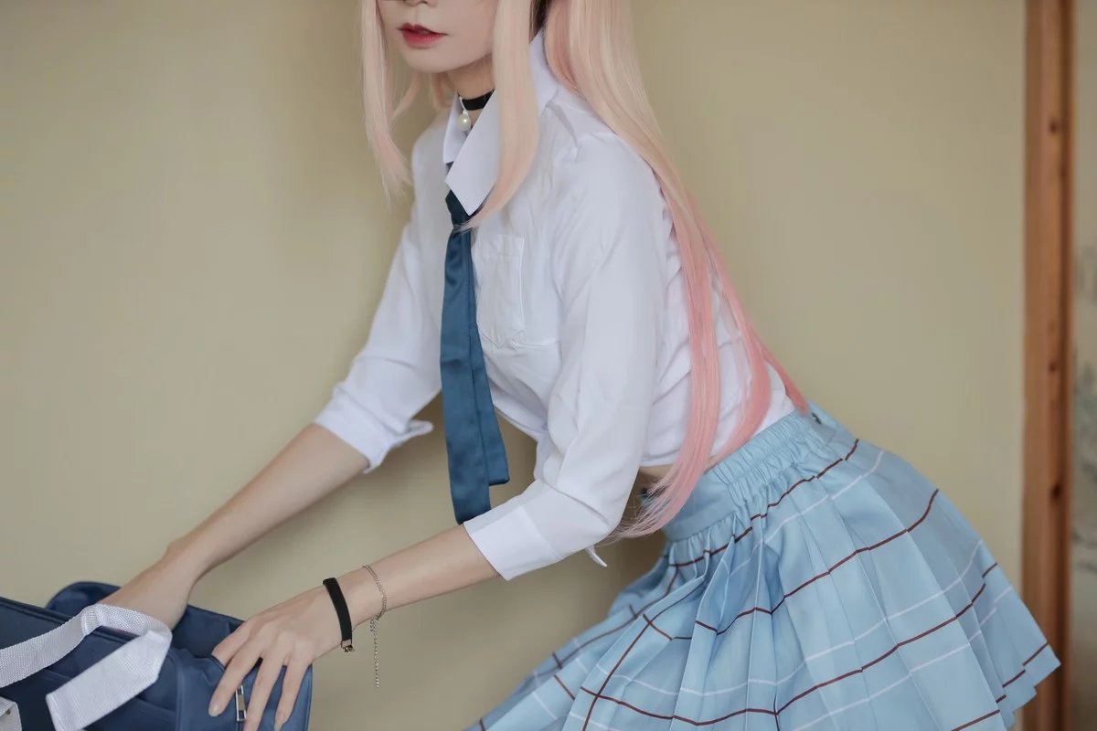 动漫博主爱老师_PhD喜多川海梦主题性感制服半脱露黑色蕾丝内衣迷人诱惑写真55P