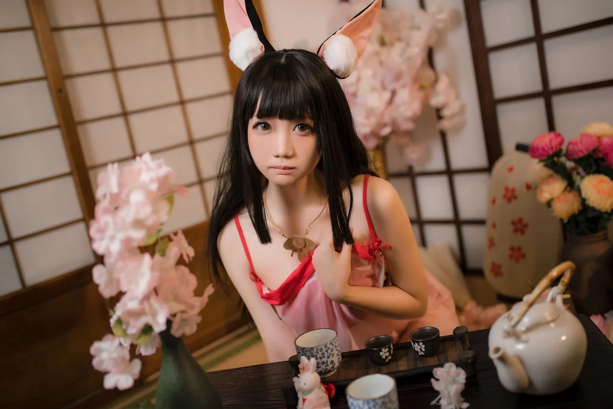 网络美女焖焖碳碧蓝航线长门睡衣主题性感薄纱吊裙配白丝袜秀翘臀美腿诱惑写真27P