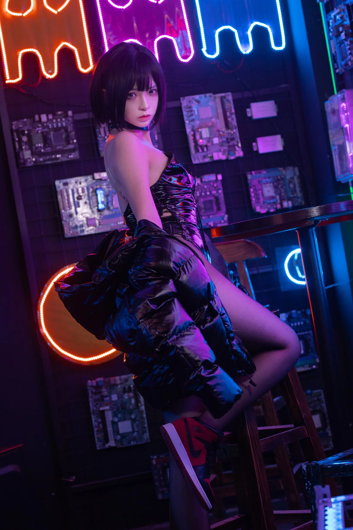 网络美女疯猫ss赛博少女主题性感黑色皮质连体内衣配黑丝裤袜丰满诱惑写真40P
